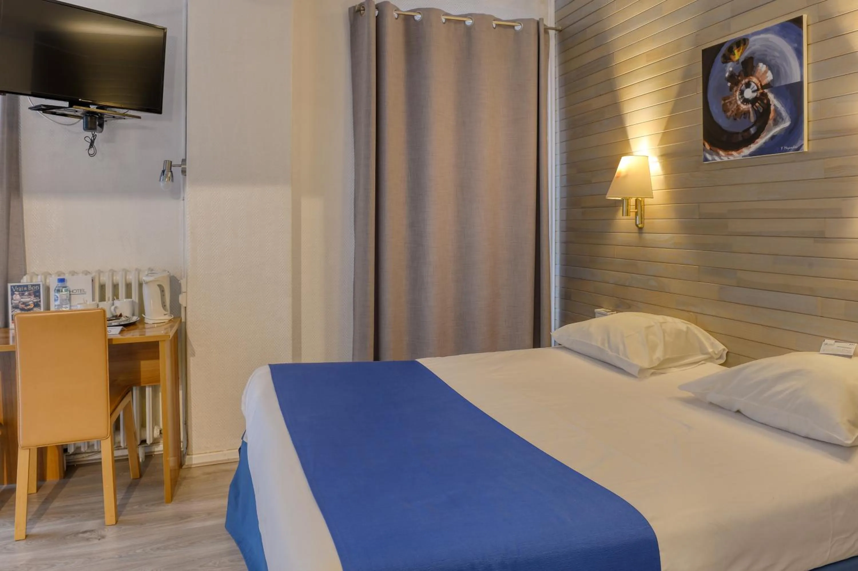 Bed in Hôtel & Spa Le Gambetta, Bergerac, Centre ville