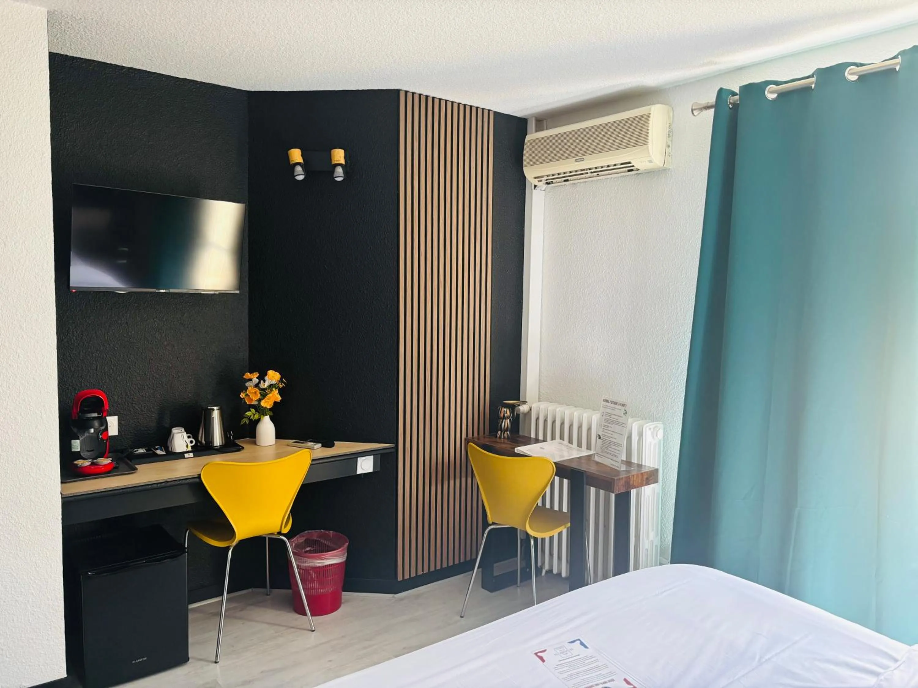 Bed in Hôtel & Spa Le Gambetta, Bergerac, Centre ville