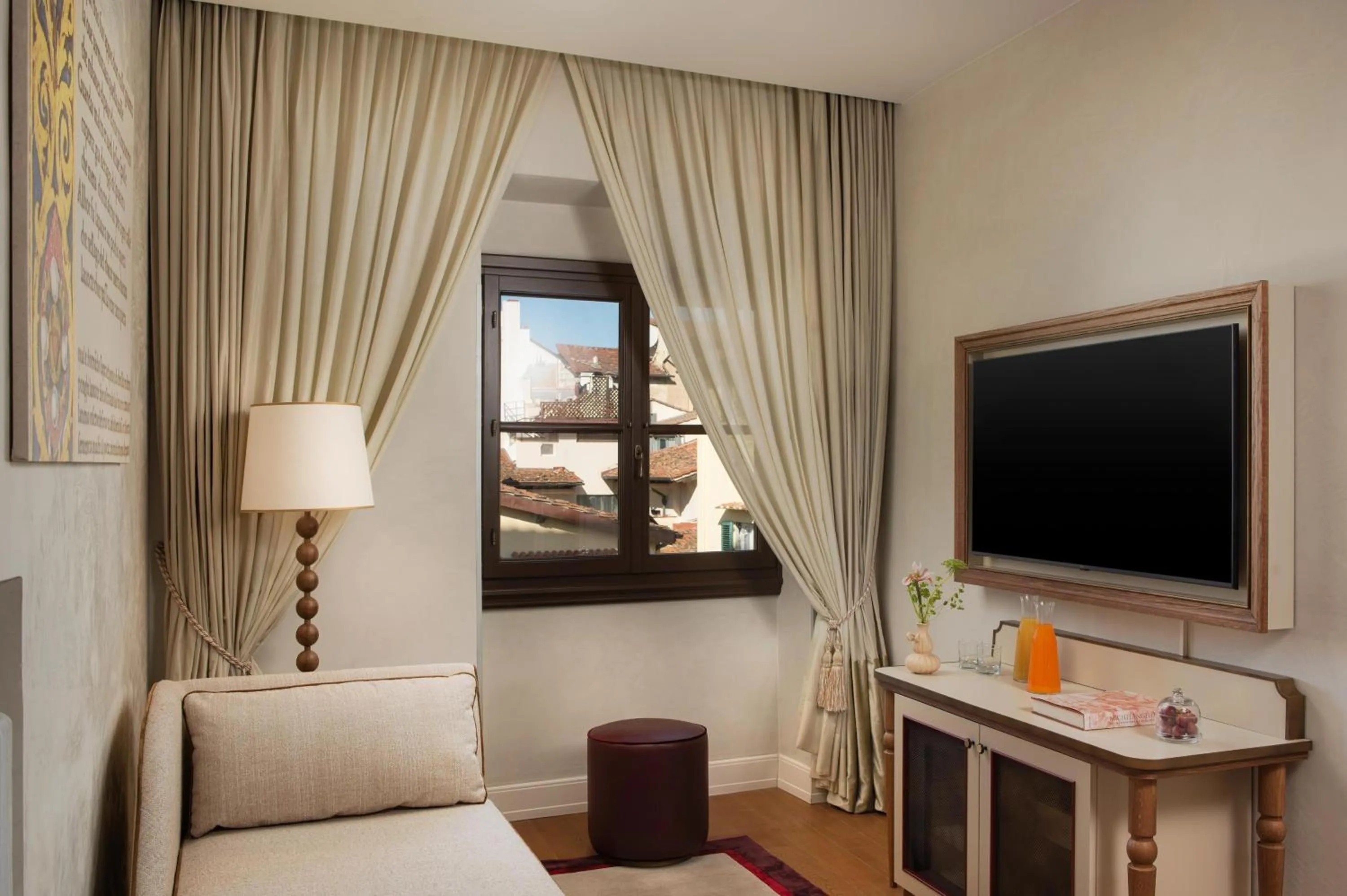 Photo of the whole room in NH Collection Firenze Porta Rossa