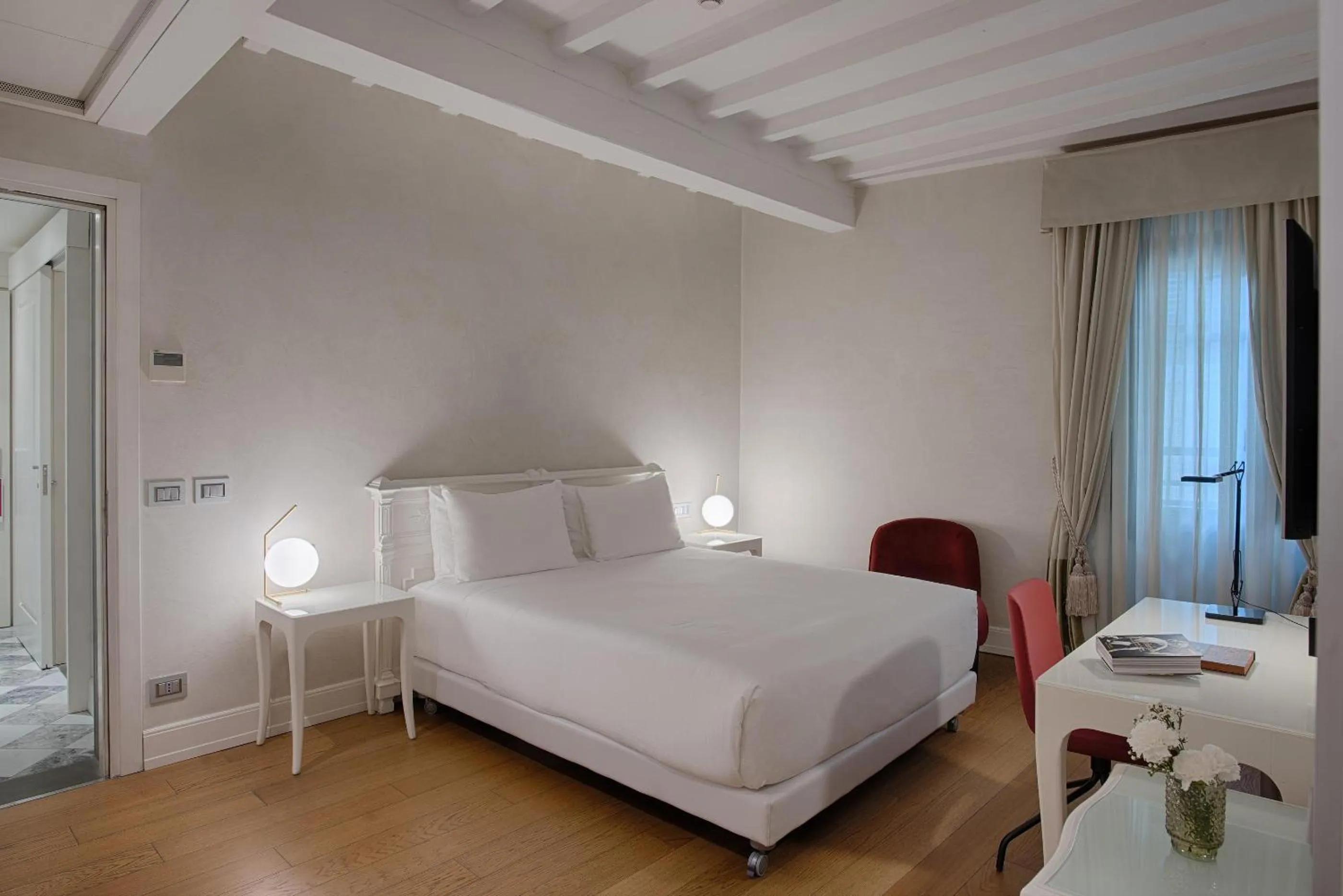 Bedroom, Bed in NH Collection Firenze Porta Rossa