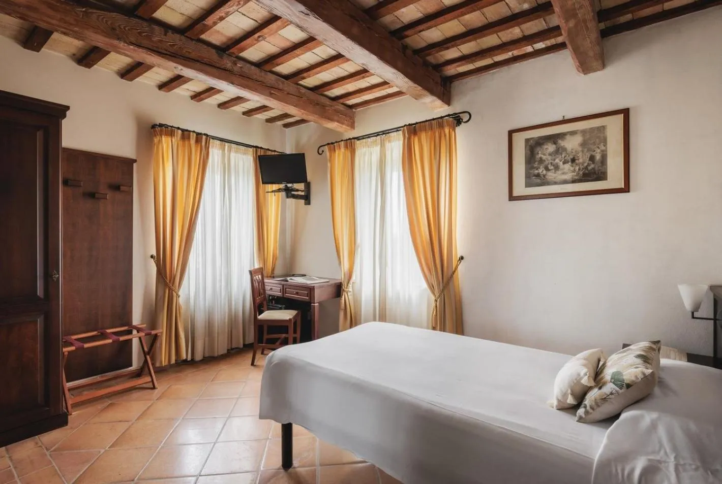 Bed in Hotel San Claudio