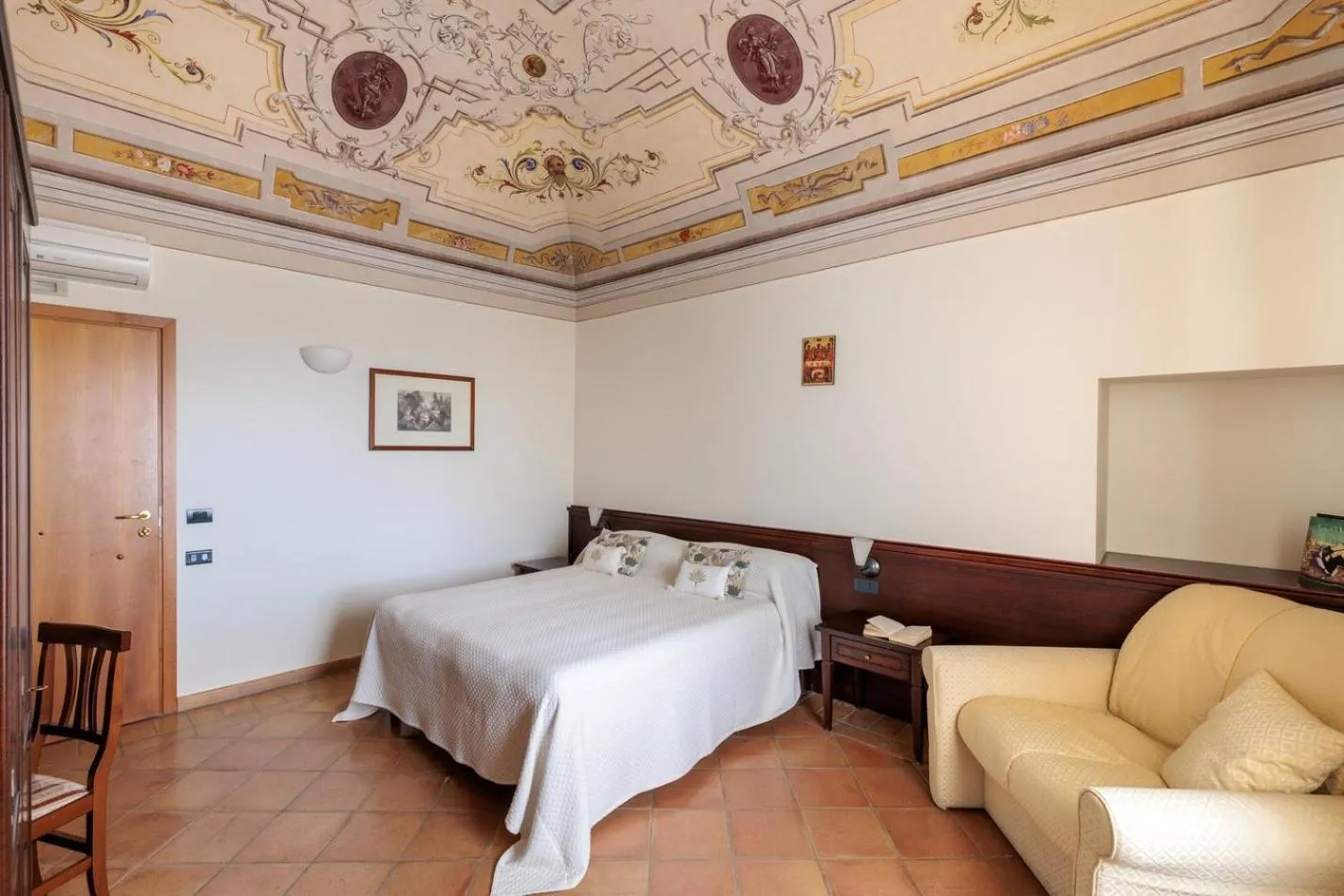 Bed in Hotel San Claudio