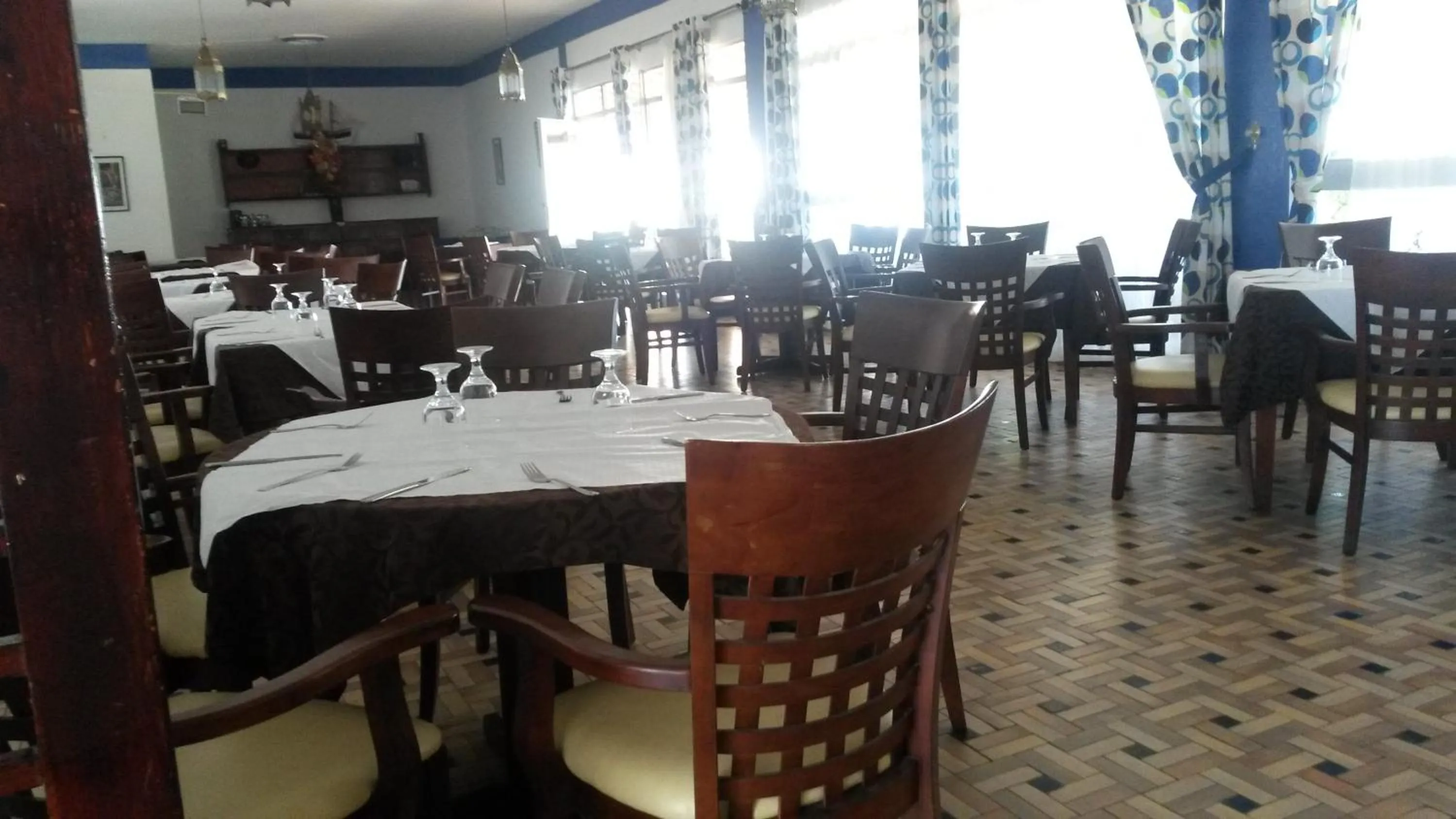 Restaurant/places to eat in Hotel Al Khaima