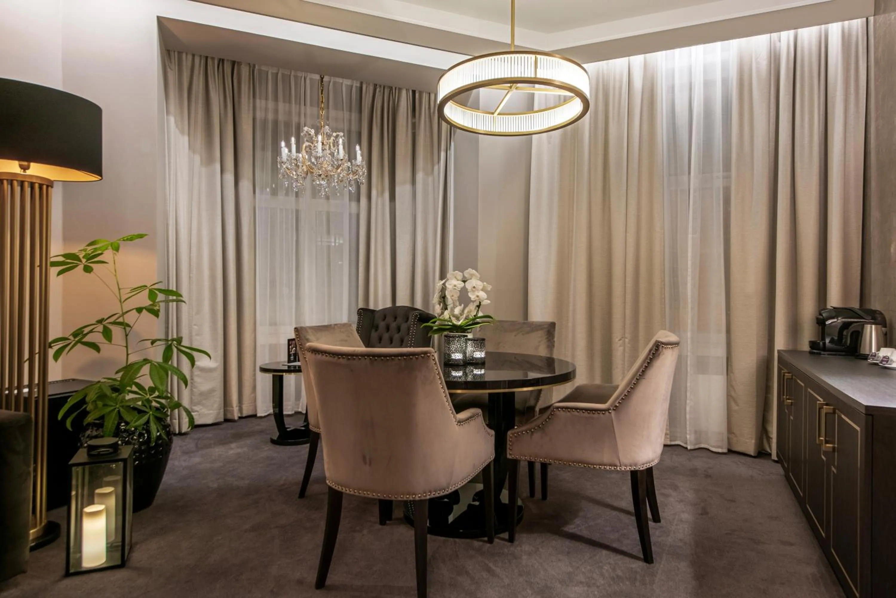 hair dresser in Home Hotel Grand Gjøvik