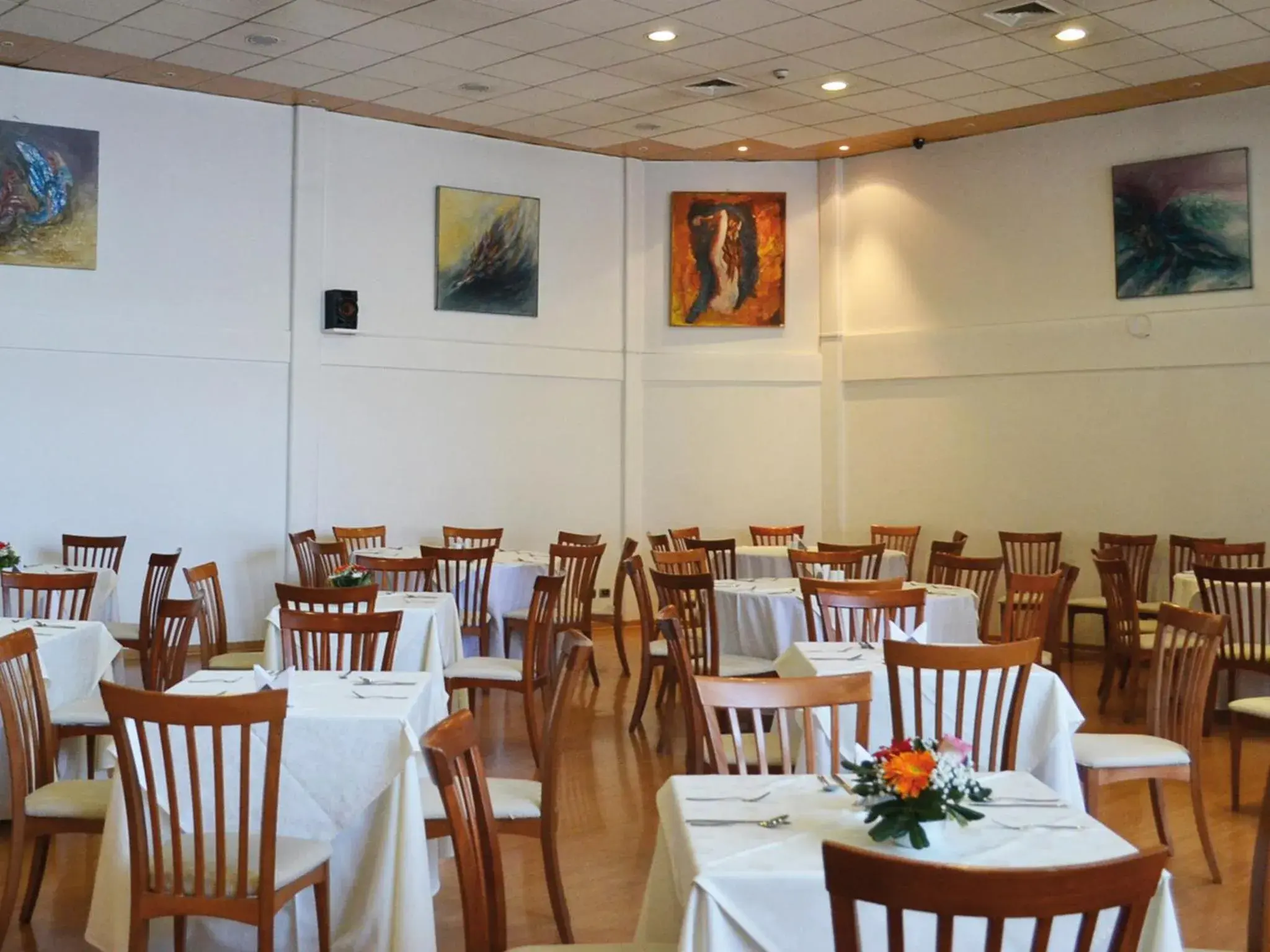 Restaurant/places to eat in Hotel Nippon y Centro de Eventos Restaurant/places to eat in Hotel Nippon y Centro de Eventos