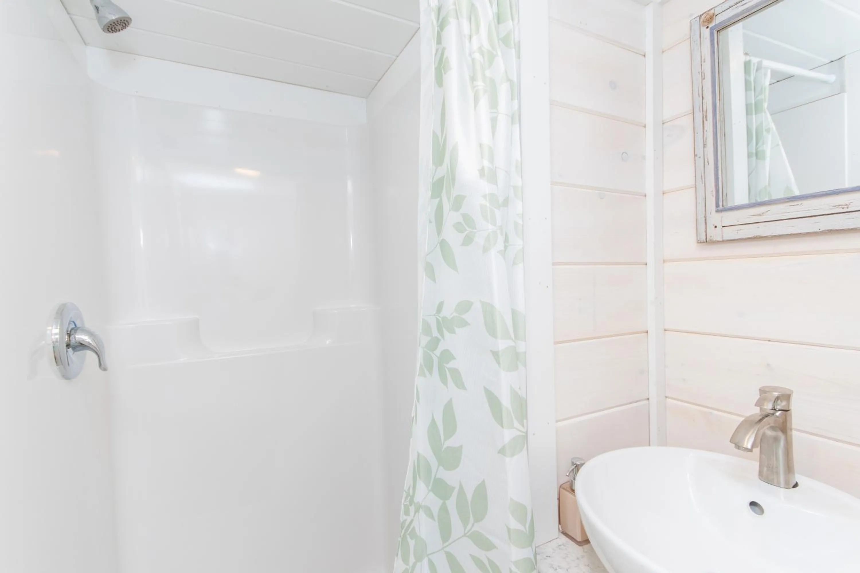 Shower in Tiny House Siesta