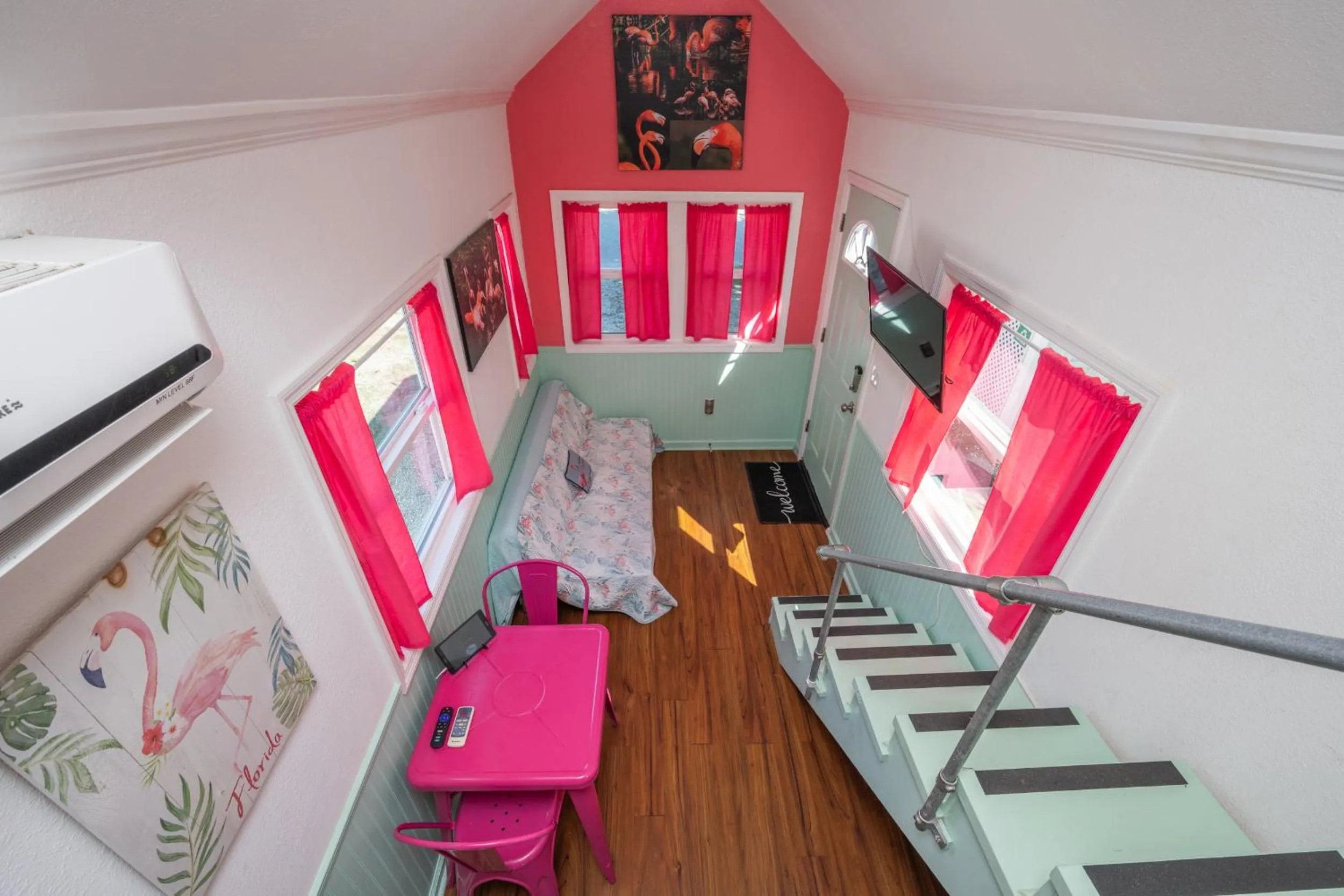 TV and multimedia in Tiny House Siesta