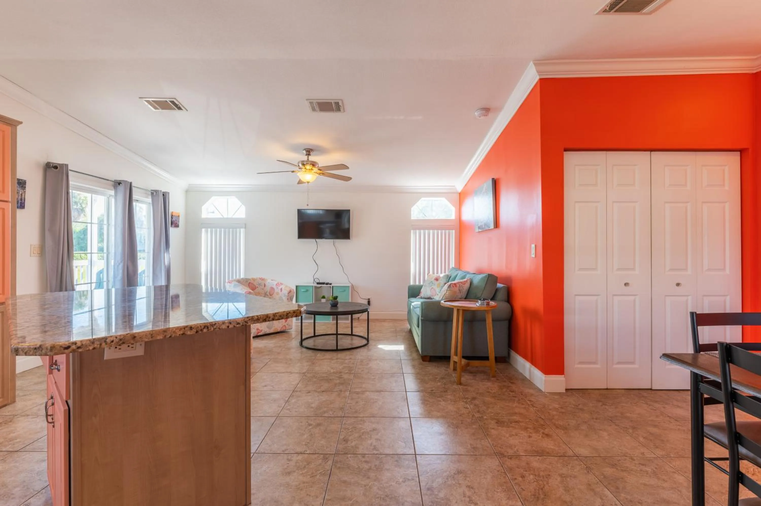 TV and multimedia in Tiny House Siesta