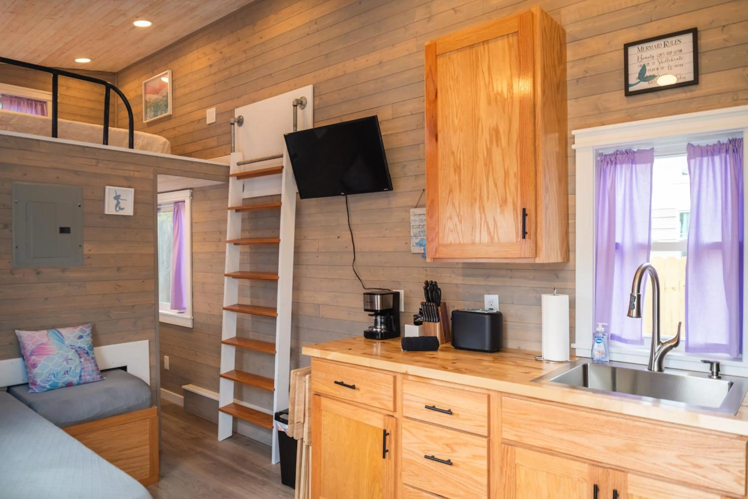 Bed in Tiny House Siesta