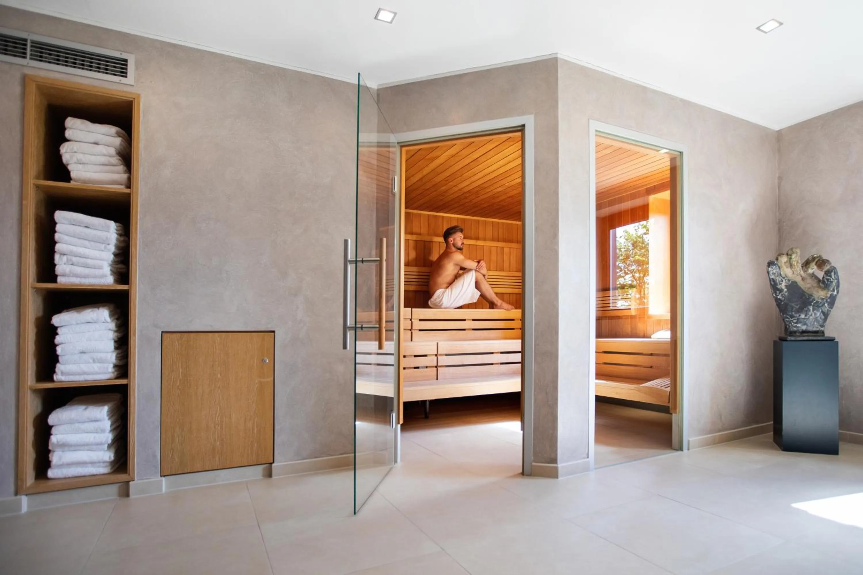 Sauna, Bed in Golf & Resort Hotel Gut Heckenhof