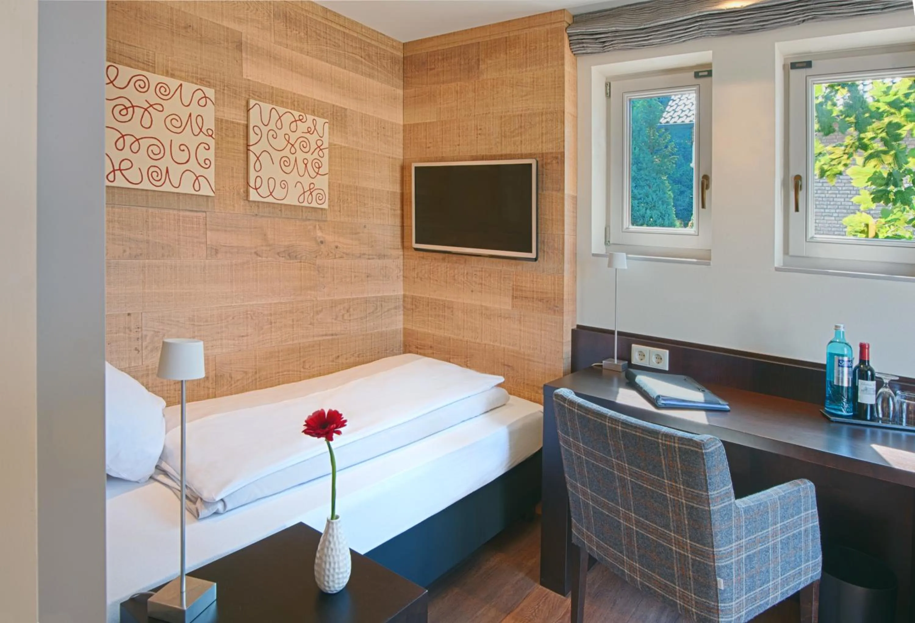 Photo of the whole room, Bed in Golf & Resort Hotel Gut Heckenhof