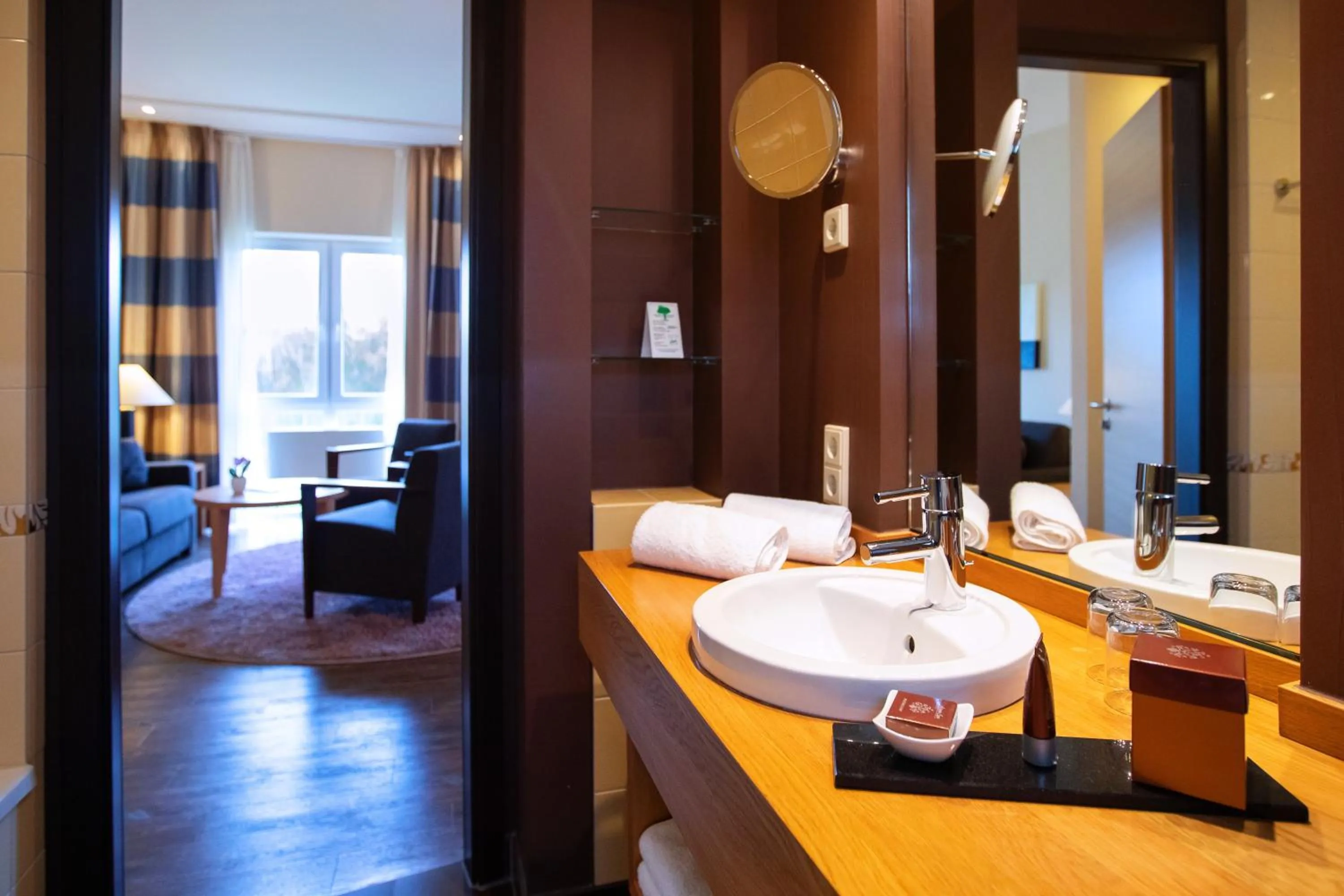 Bathroom, Bed in Golf & Resort Hotel Gut Heckenhof