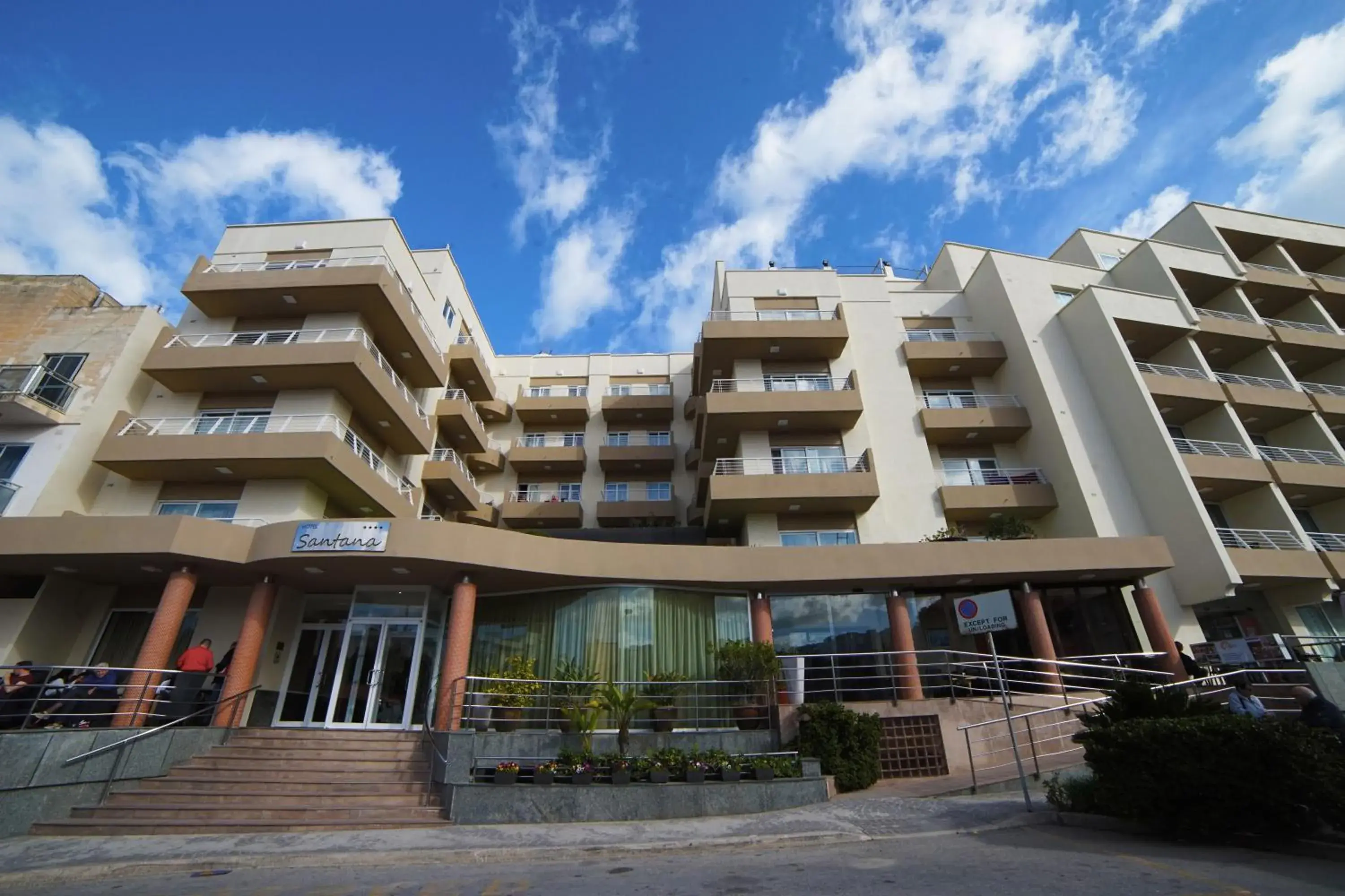 Facade/entrance in Hotel Santana Facade/entrance in Hotel Santana