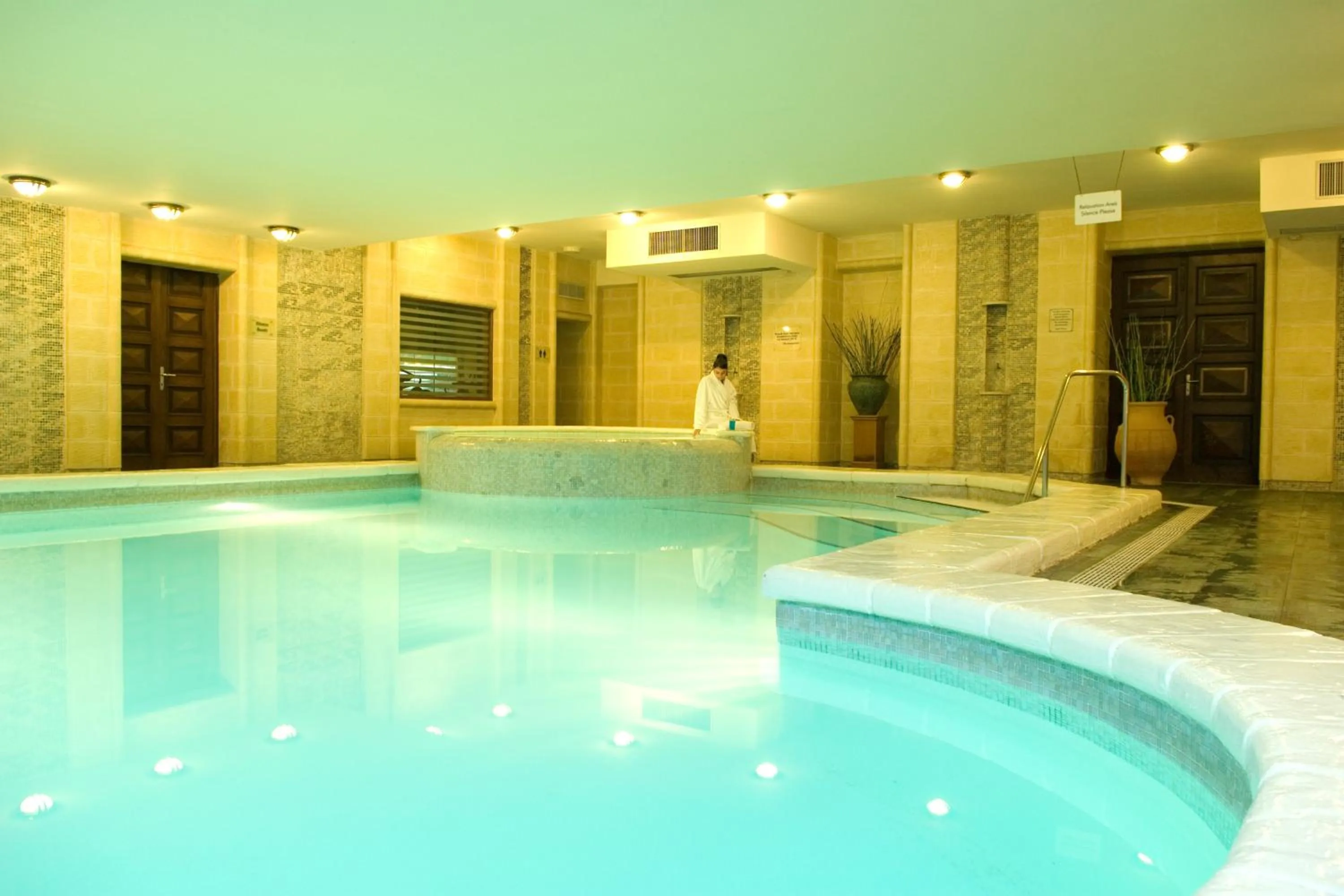 Swimming pool in Hotel Santana