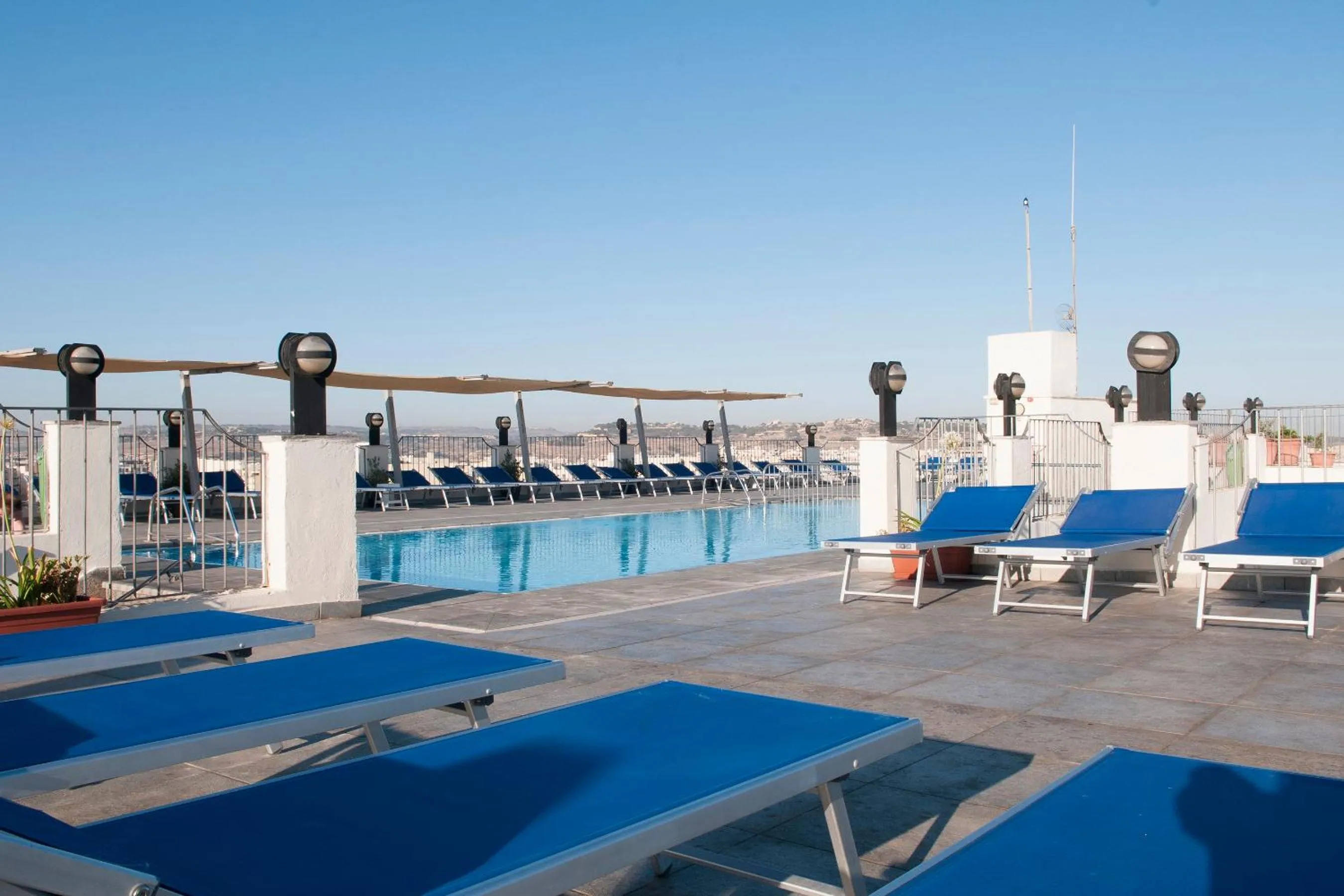 Swimming pool in Hotel Santana