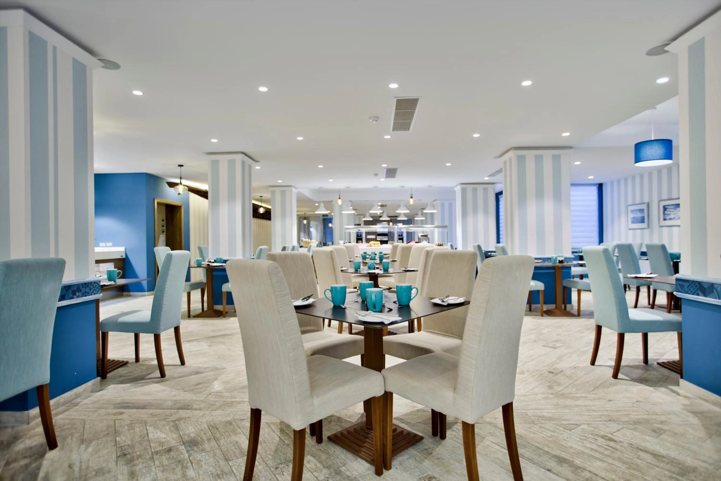 Restaurant/places to eat in Hotel Santana