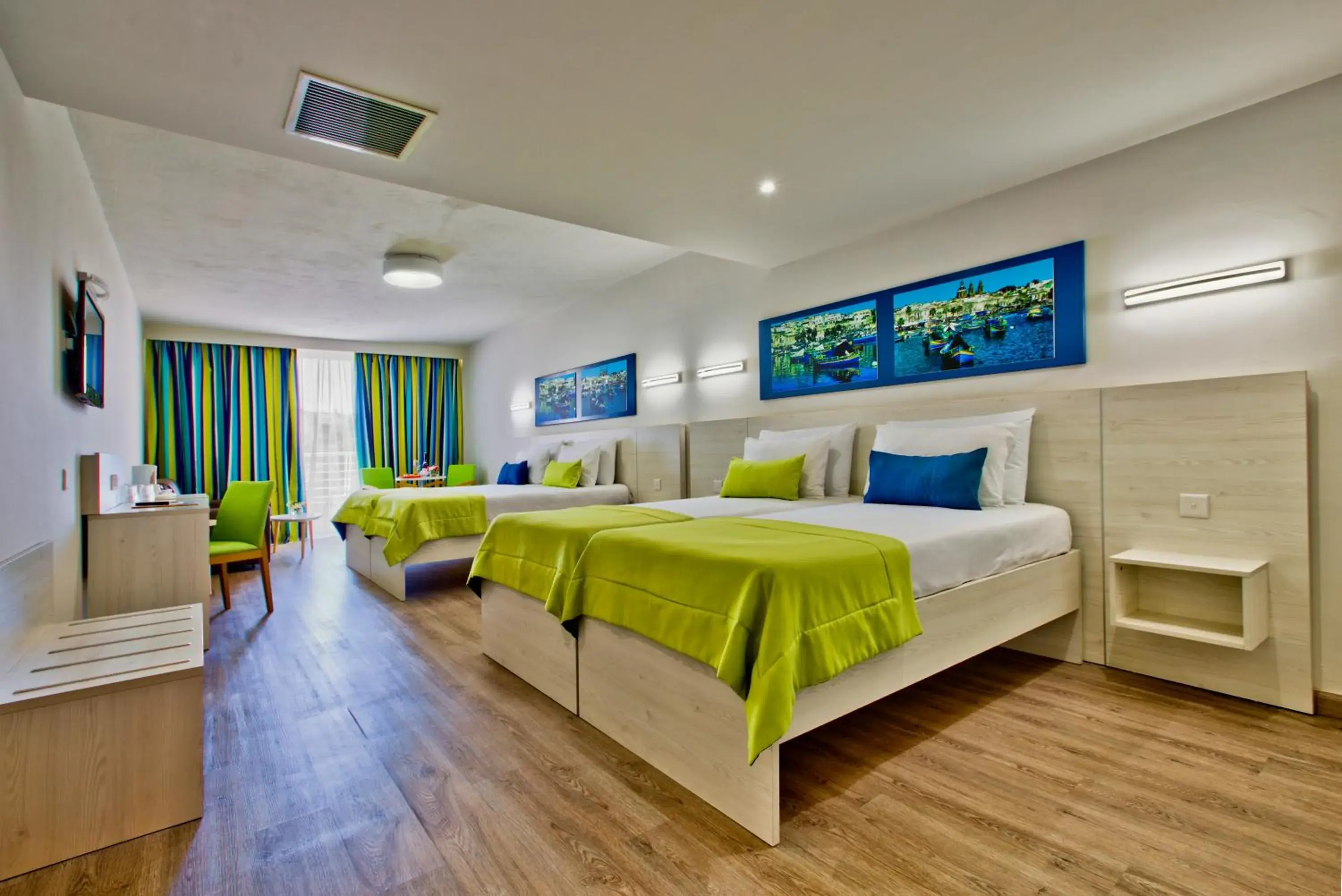 Property building, Bed in Hotel Santana Property building, Bed in Hotel Santana