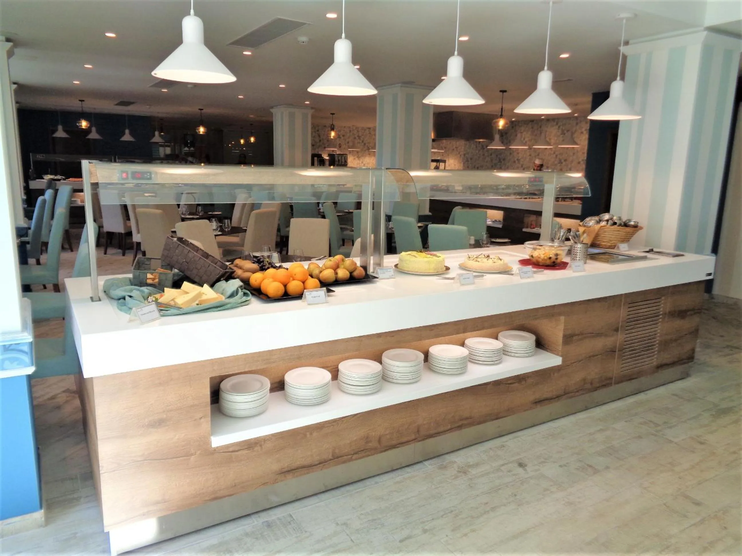 Restaurant/places to eat in Hotel Santana