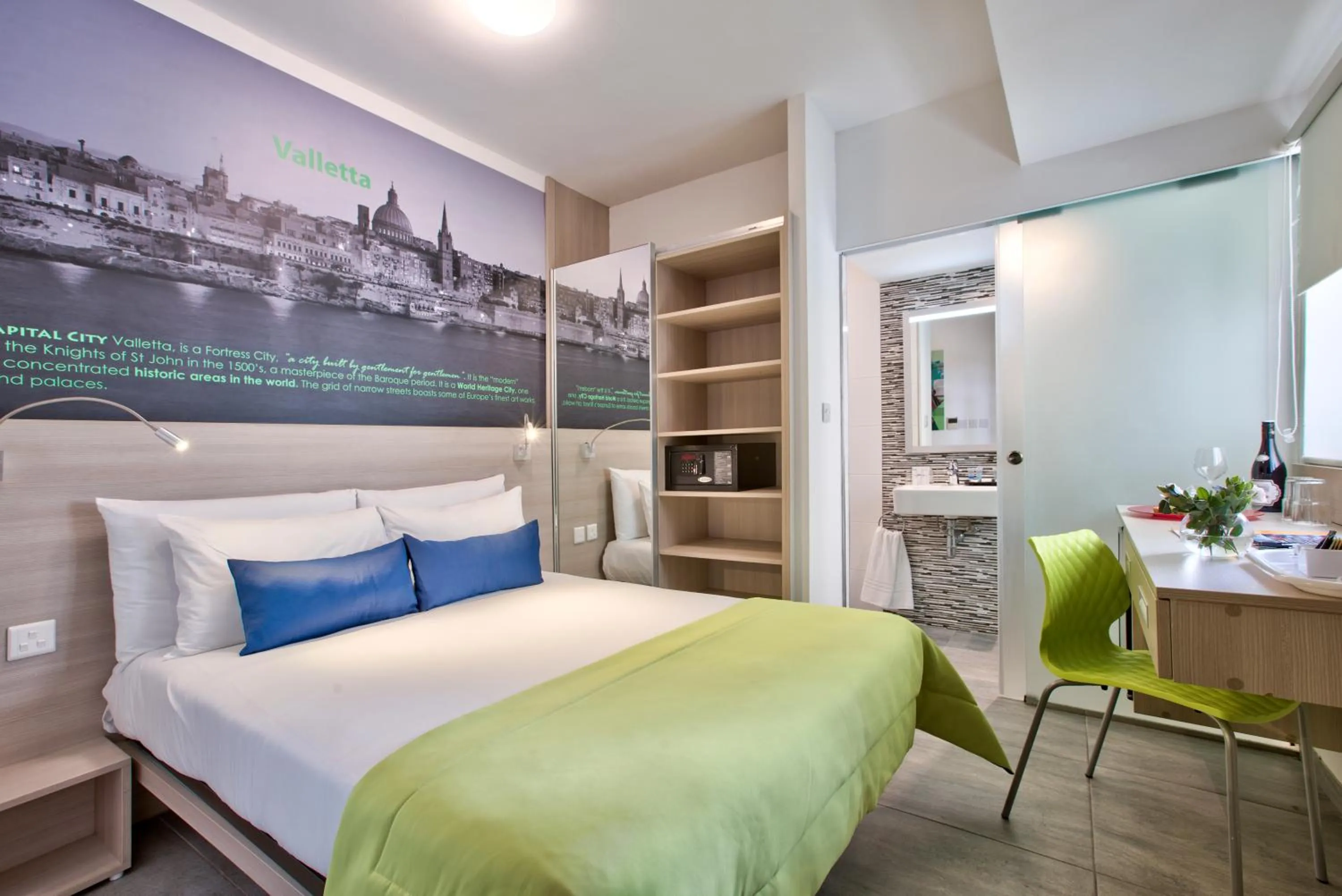 Property building, Bed in Hotel Santana