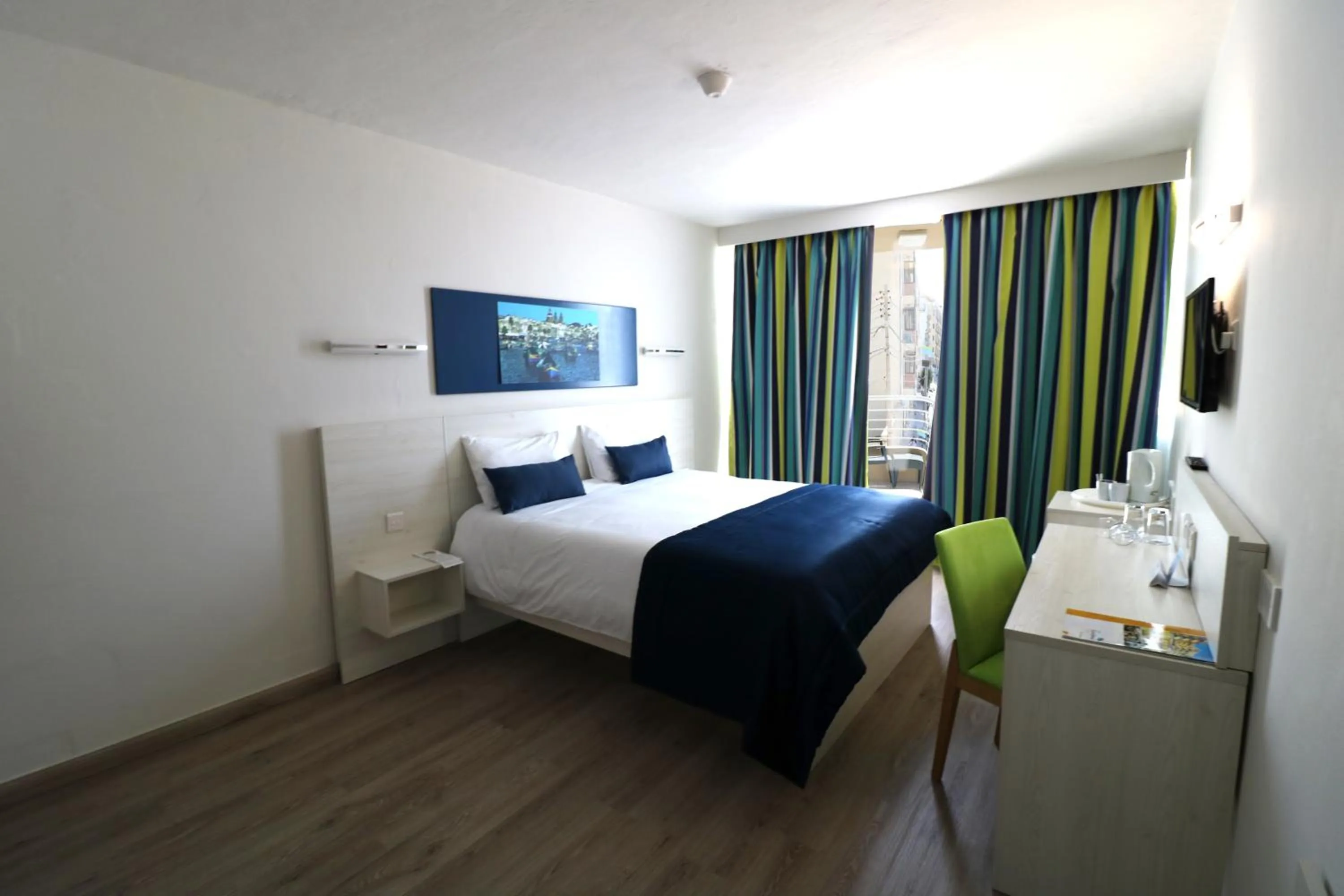 Coffee/tea facilities, Bed in Hotel Santana