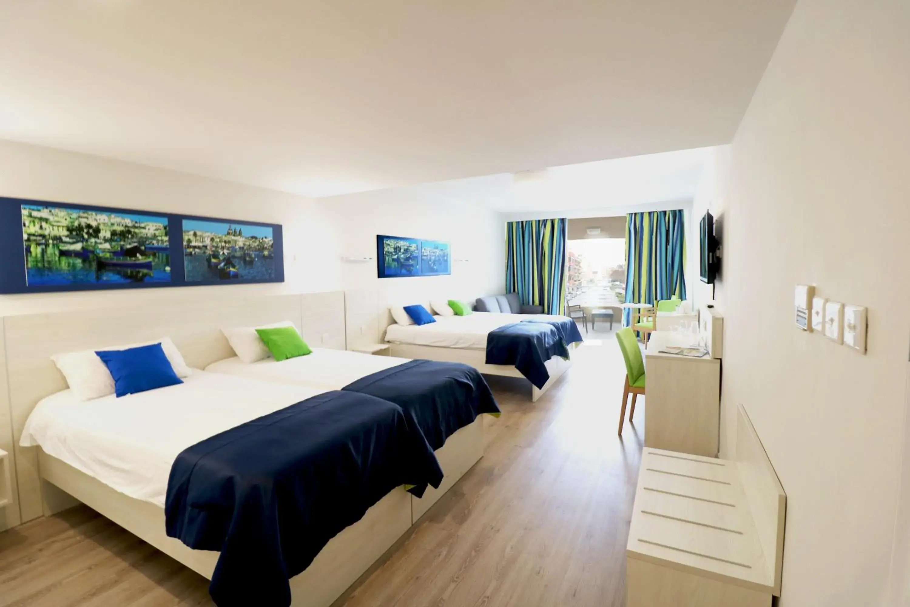 Coffee/tea facilities, Bed in Hotel Santana Coffee/tea facilities, Bed in Hotel Santana