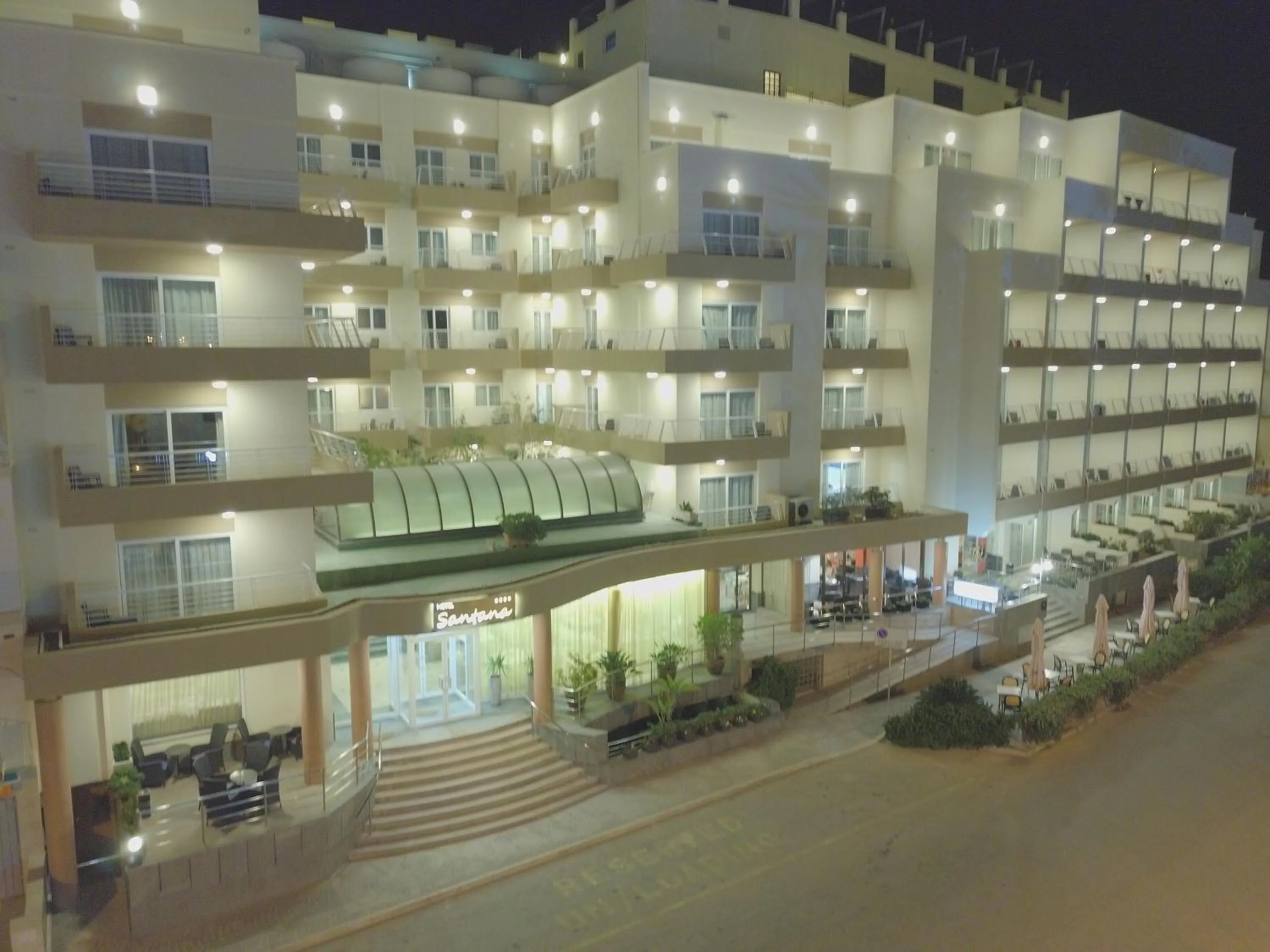 Facade/entrance in Hotel Santana