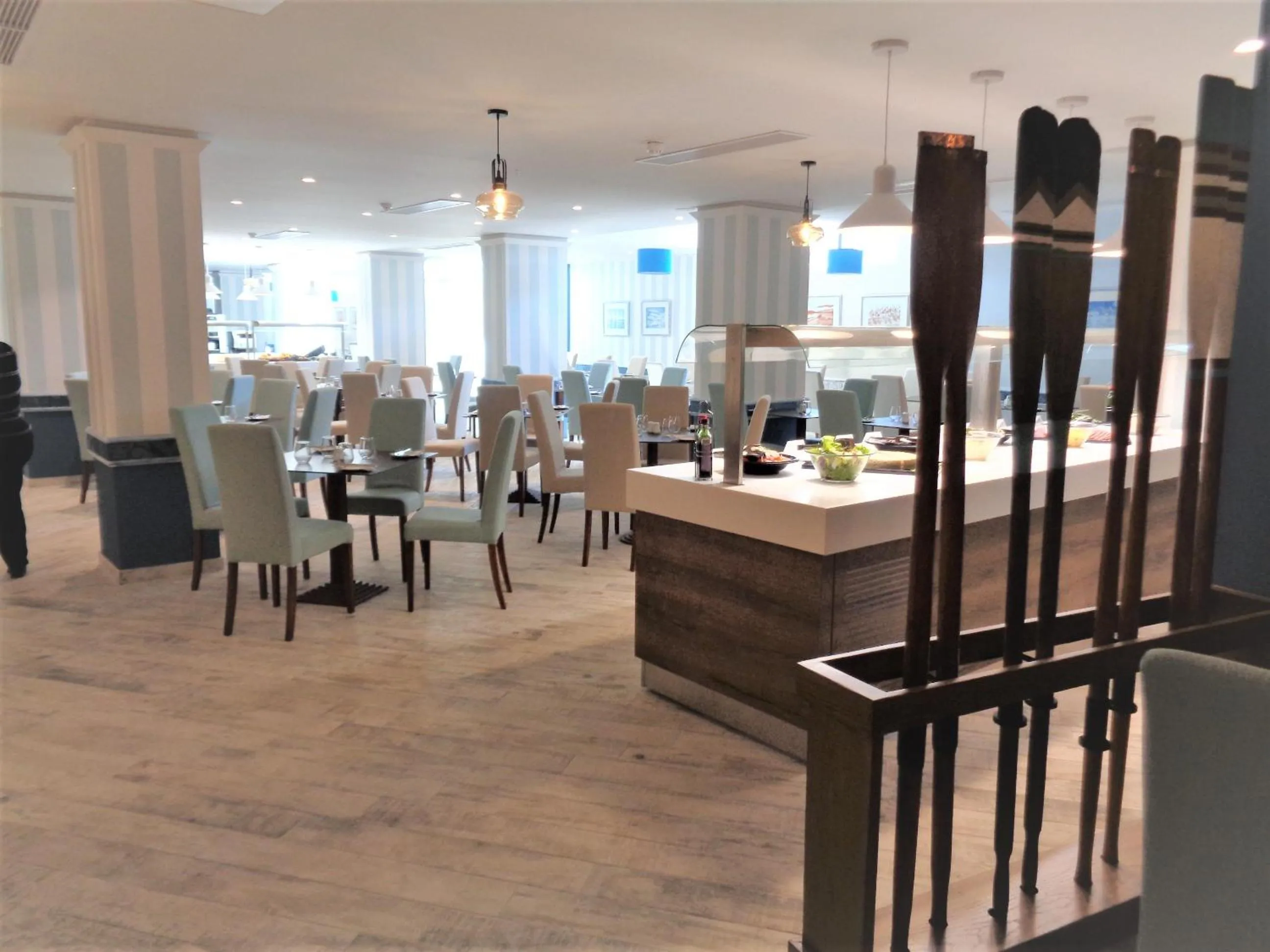 Restaurant/places to eat in Hotel Santana