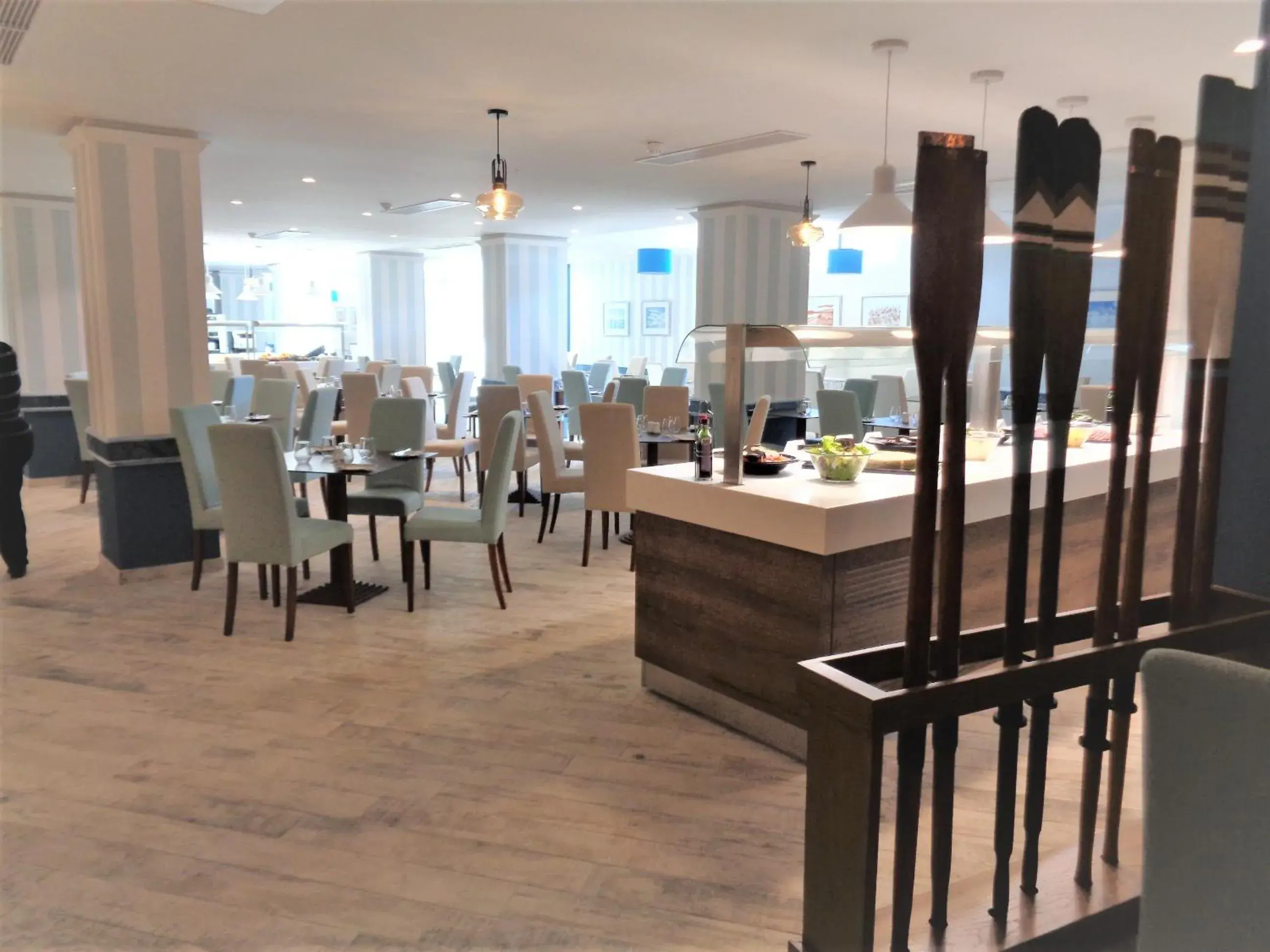 Restaurant/places to eat in Hotel Santana Restaurant/places to eat in Hotel Santana