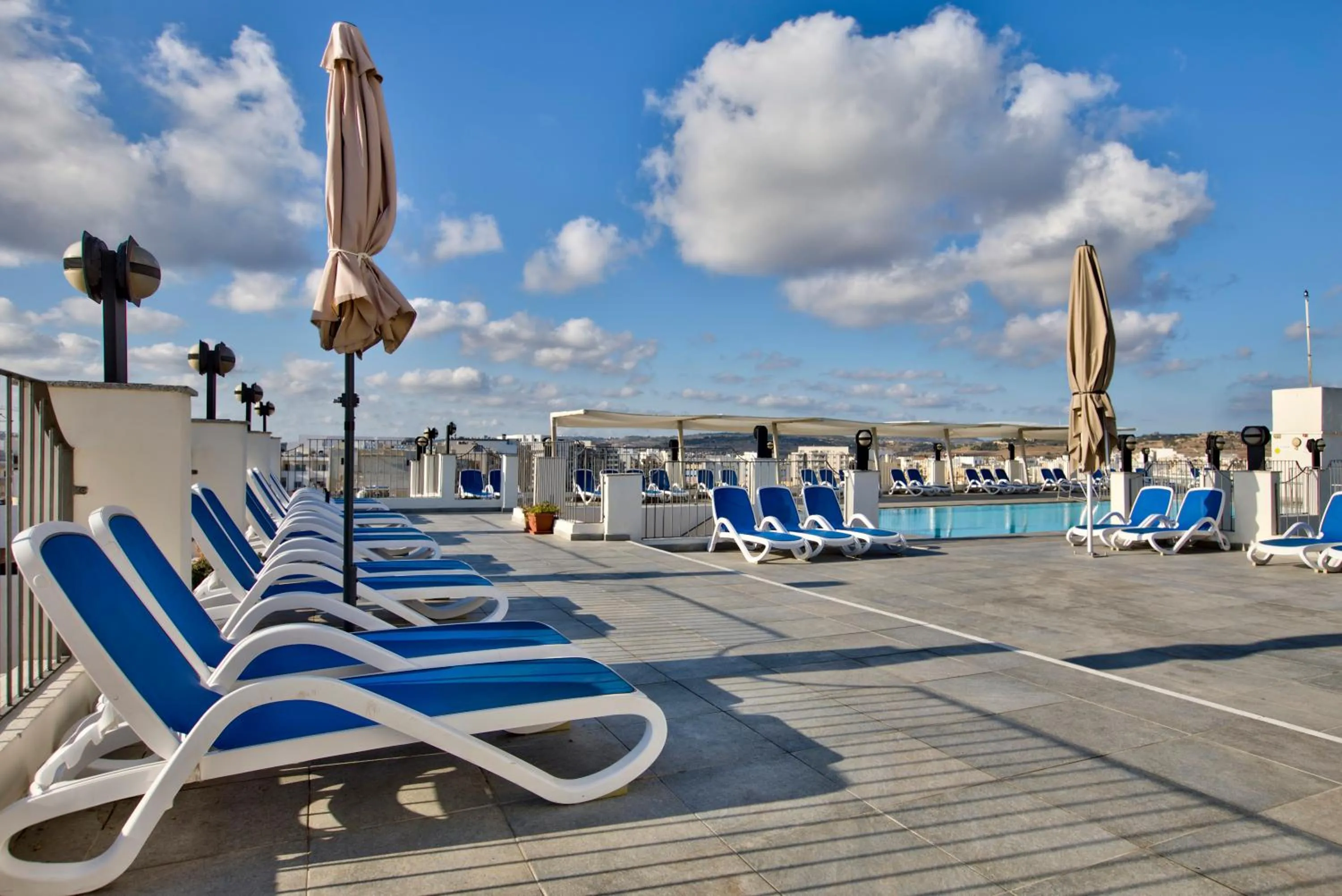 Swimming pool in Hotel Santana