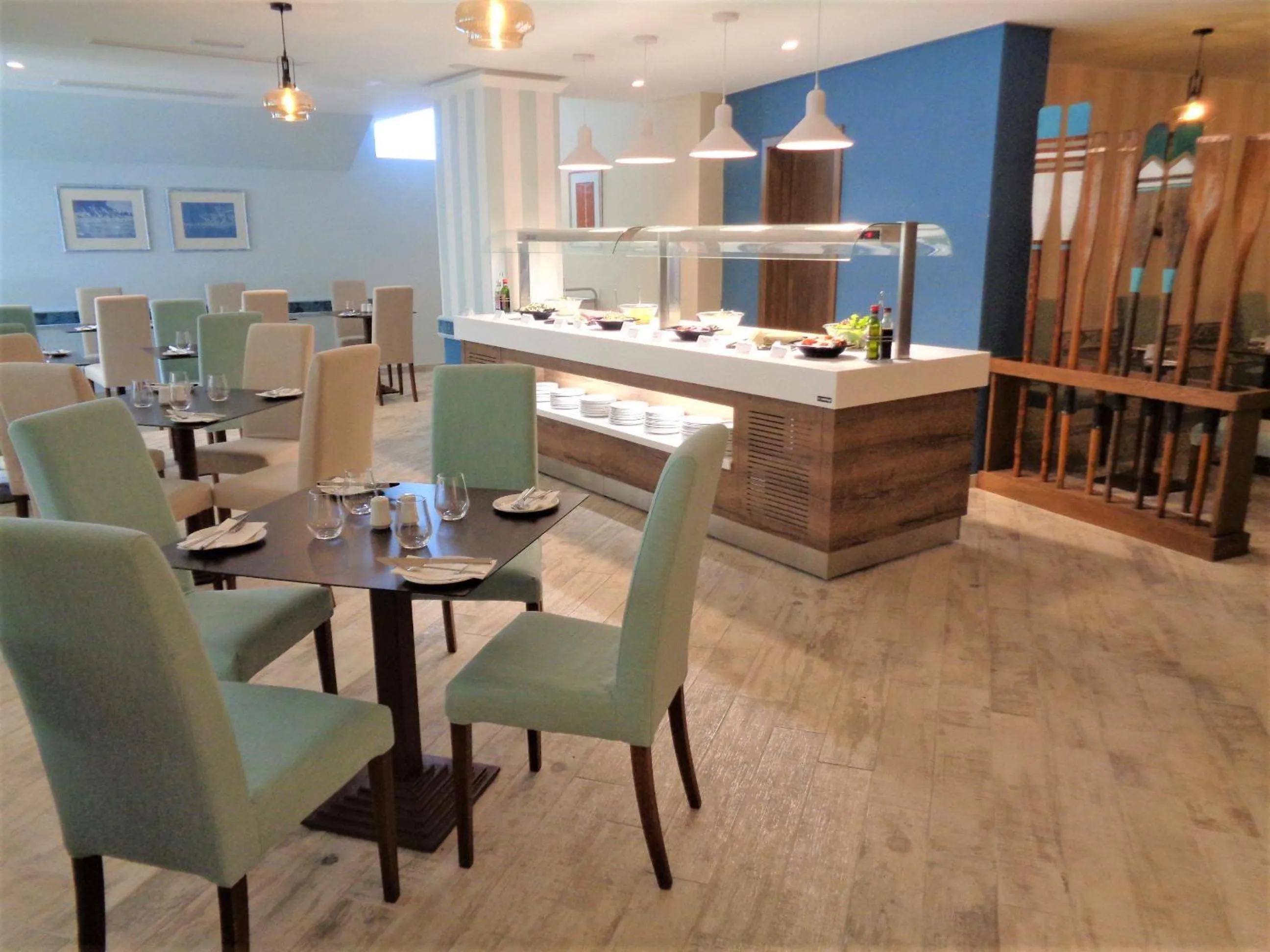 Restaurant/places to eat in Hotel Santana