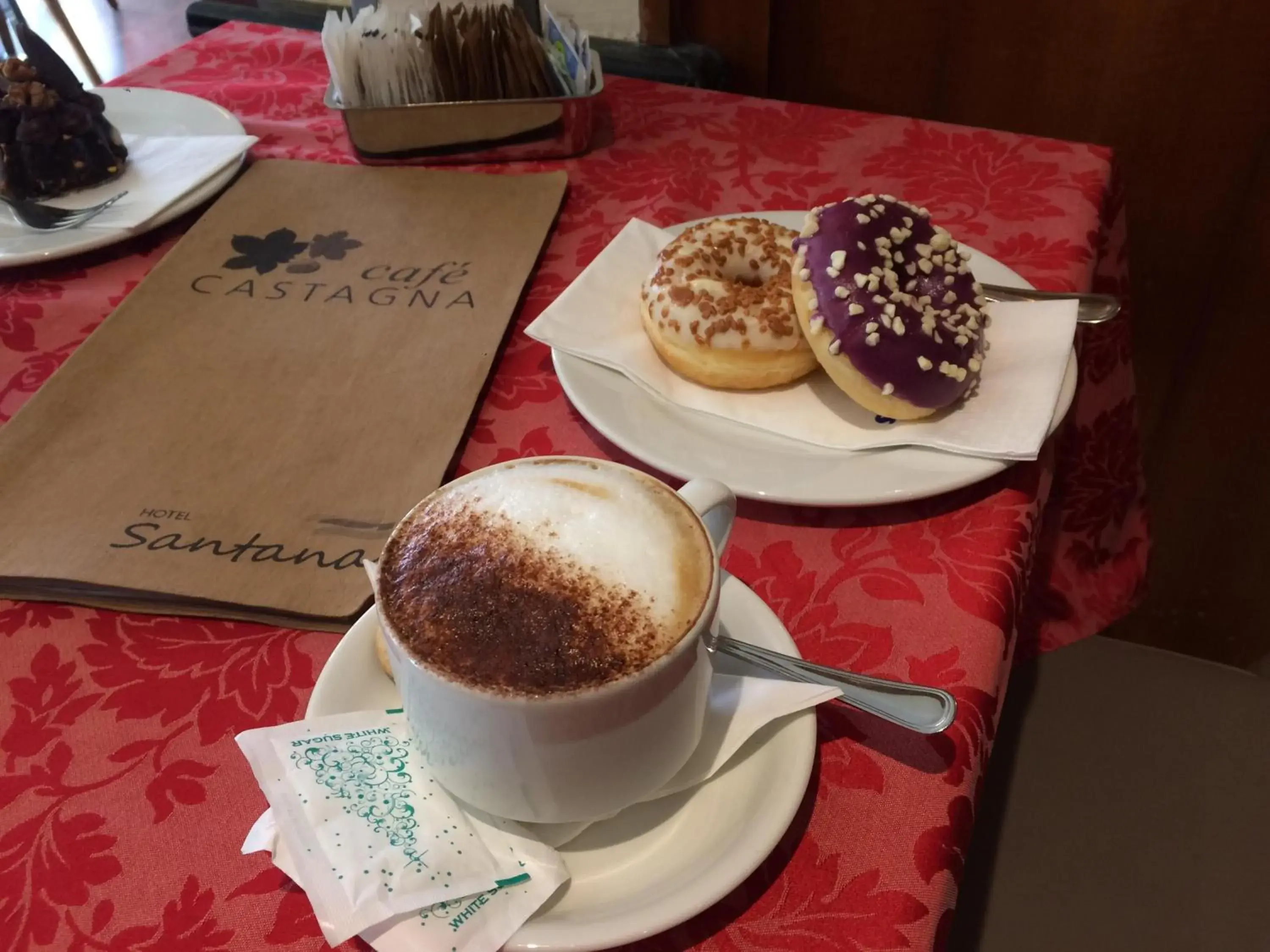 Restaurant/places to eat in Hotel Santana Restaurant/places to eat in Hotel Santana