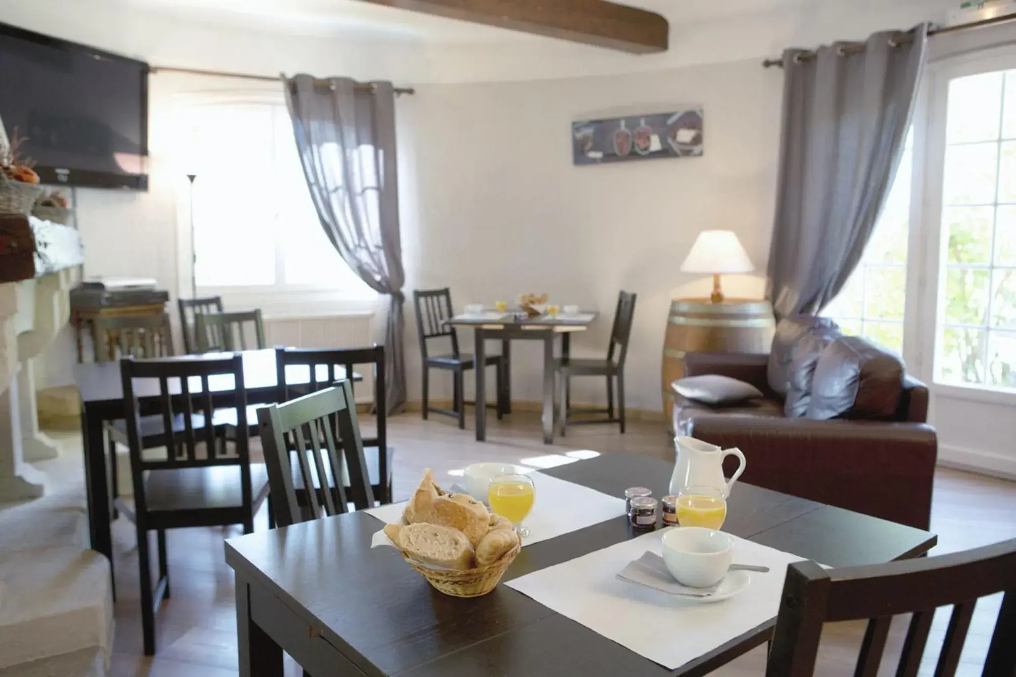 Restaurant/places to eat in Logis Hôtel Castel Mouisson Restaurant/places to eat in Logis Hôtel Castel Mouisson