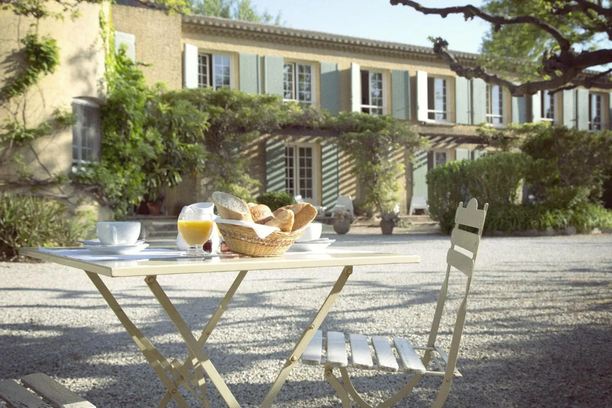 Property building in Logis Hôtel Castel Mouisson Property building in Logis Hôtel Castel Mouisson