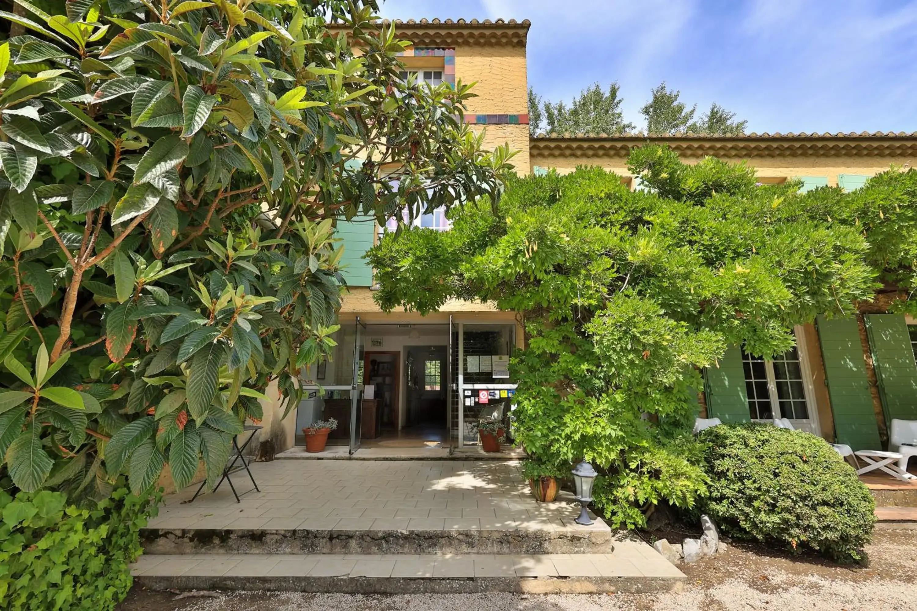 Property building in Logis Hôtel Castel Mouisson Property building in Logis Hôtel Castel Mouisson