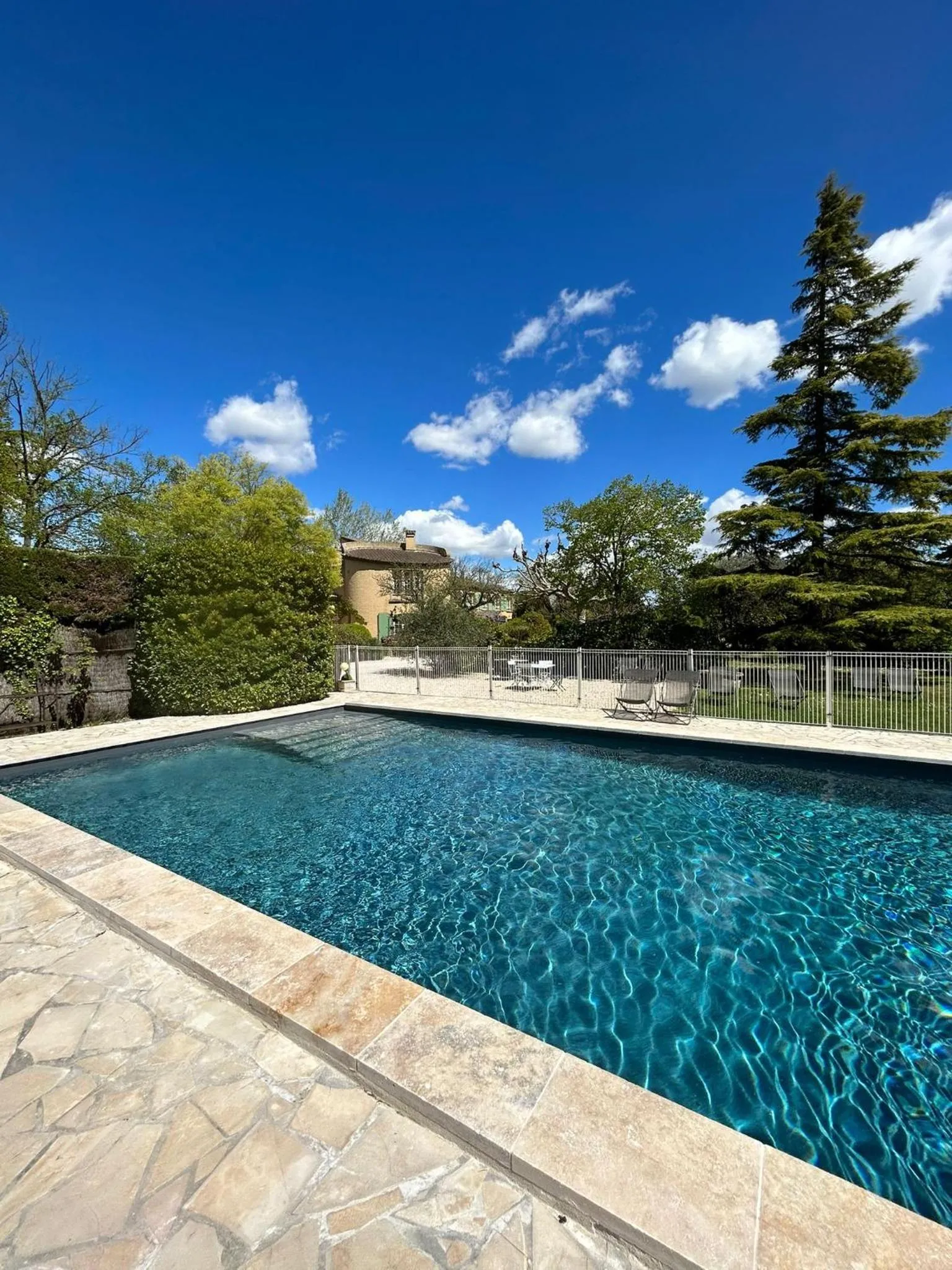 Swimming pool in Logis Hôtel Castel Mouisson