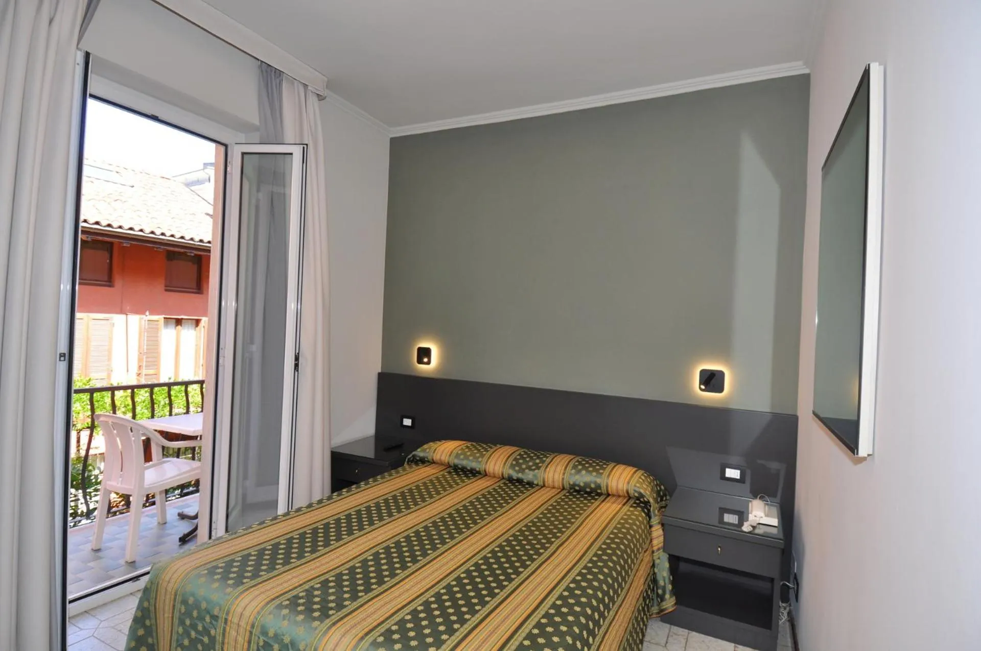 Photo of the whole room, Bed in Cavour 30TRE - Hotel Moderno