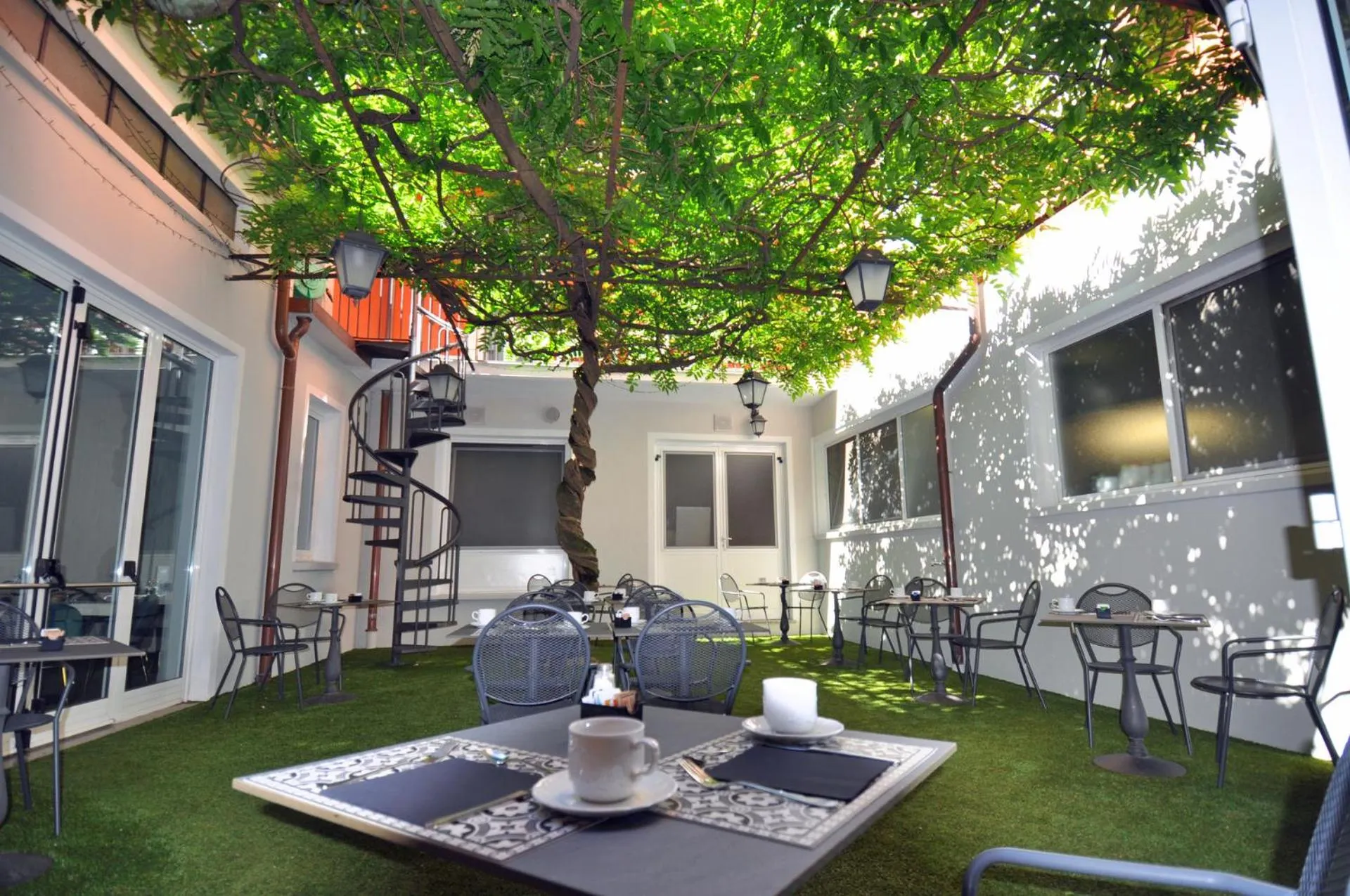 Patio in Cavour 30TRE - Hotel Moderno