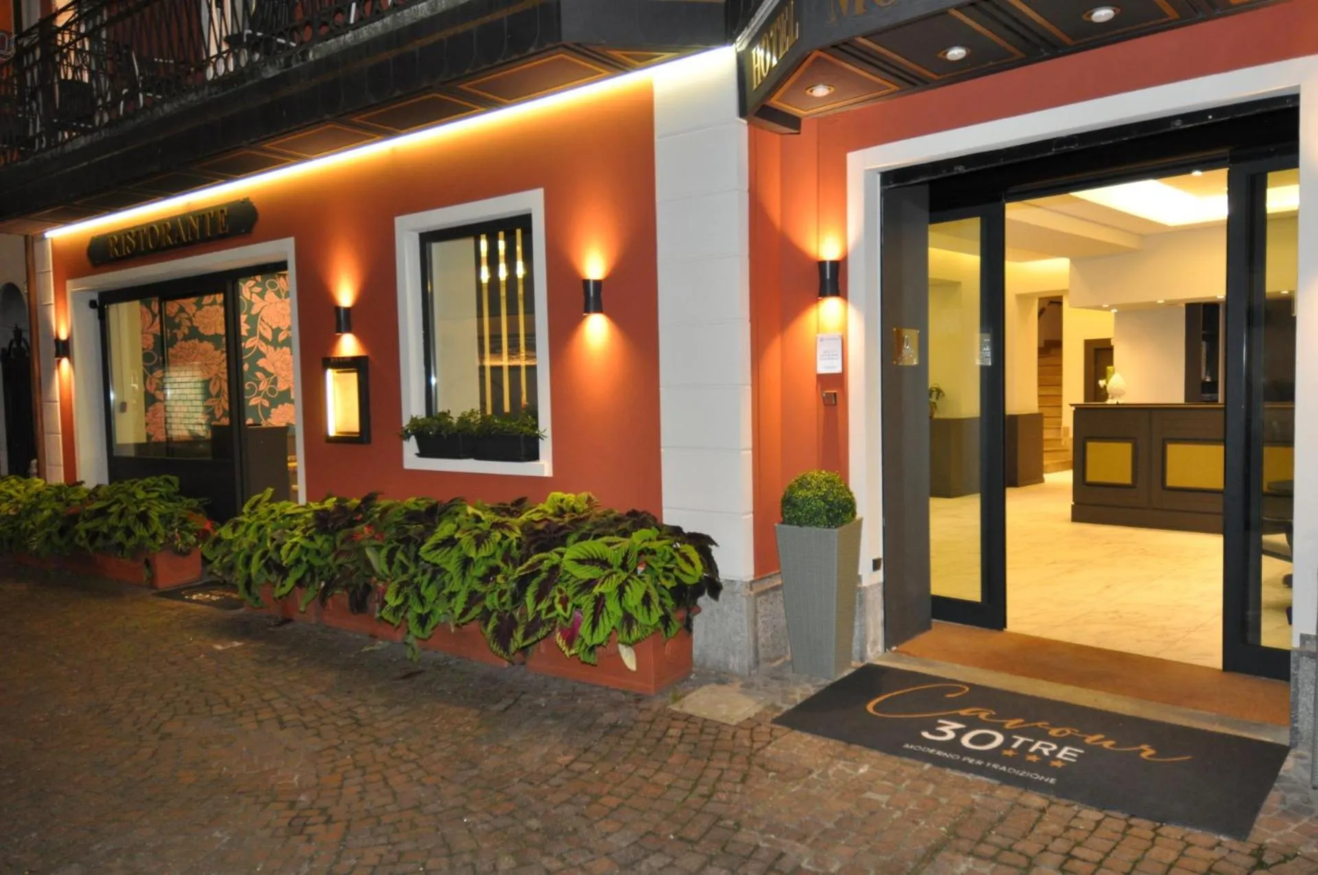 Property building in Cavour 30TRE - Hotel Moderno