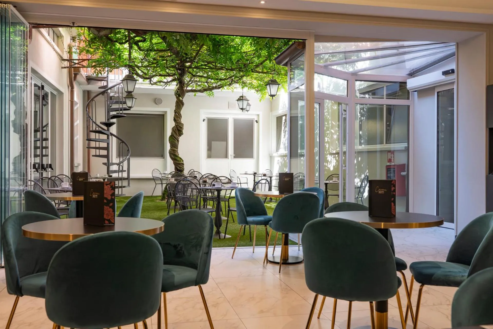 Restaurant/places to eat in Cavour 30TRE - Hotel Moderno