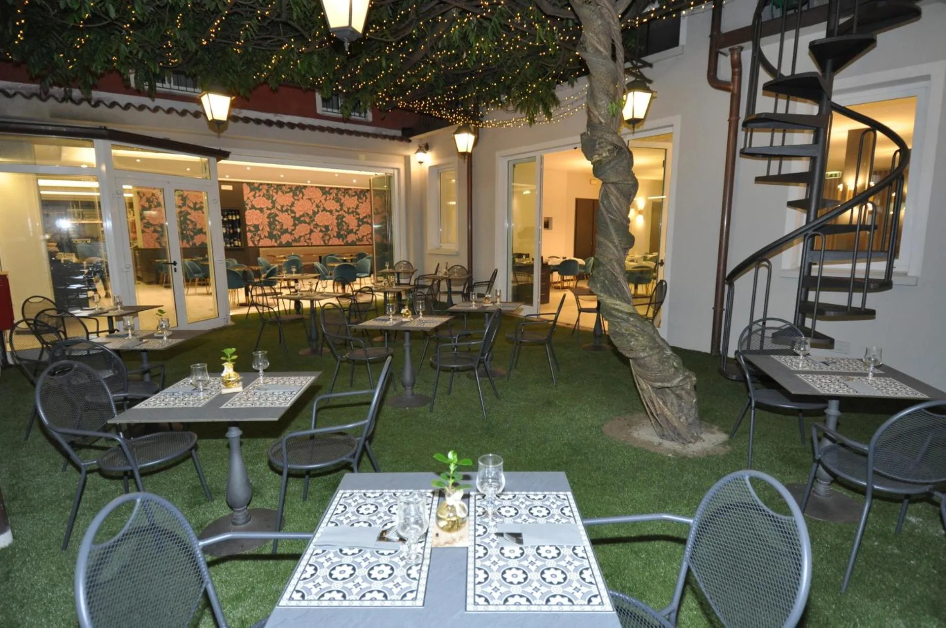 Restaurant/places to eat in Cavour 30TRE - Hotel Moderno