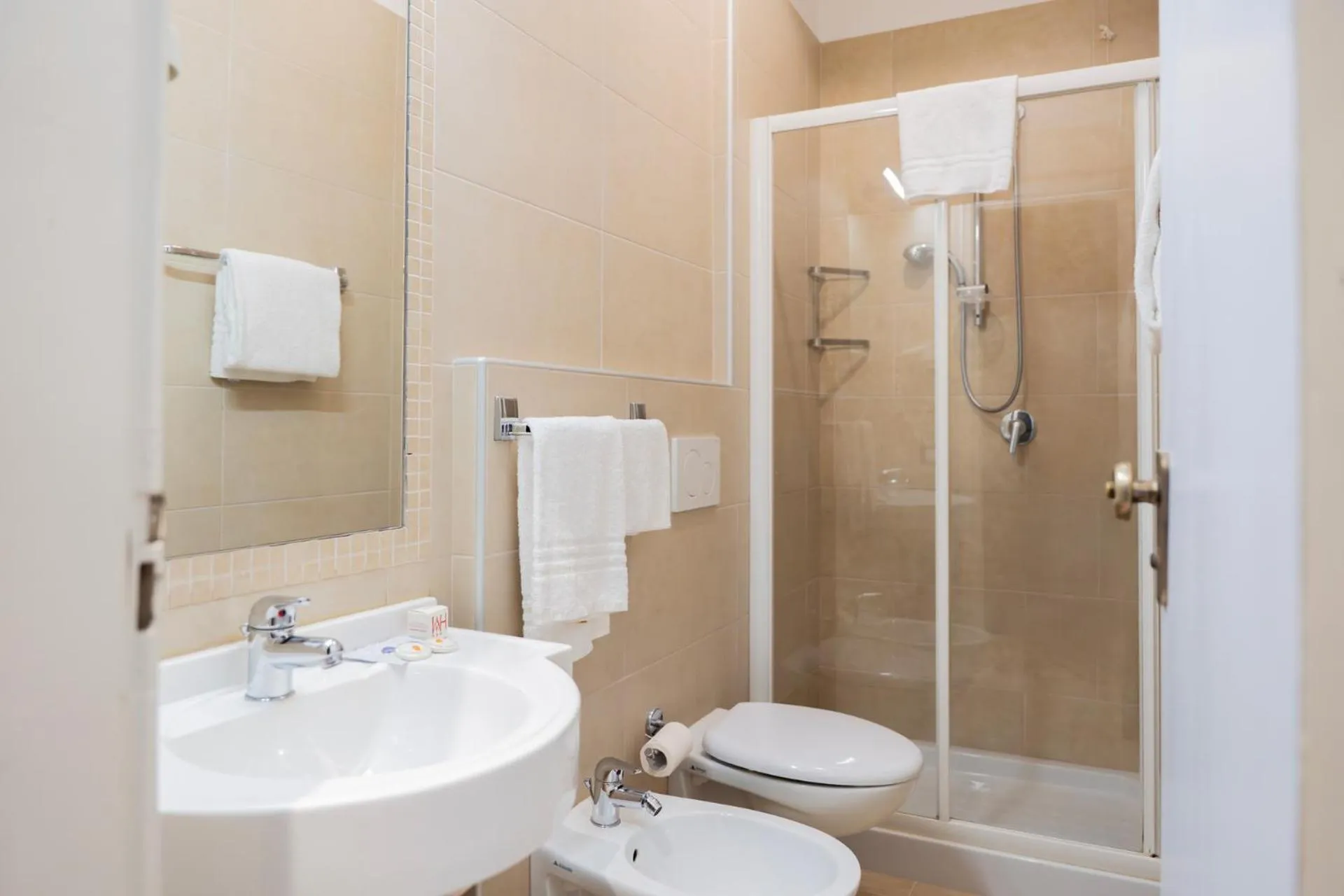 Shower in Cavour 30TRE - Hotel Moderno