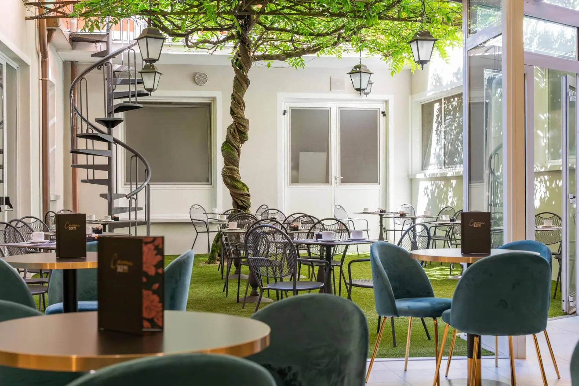 Restaurant/places to eat in Cavour 30TRE - Hotel Moderno