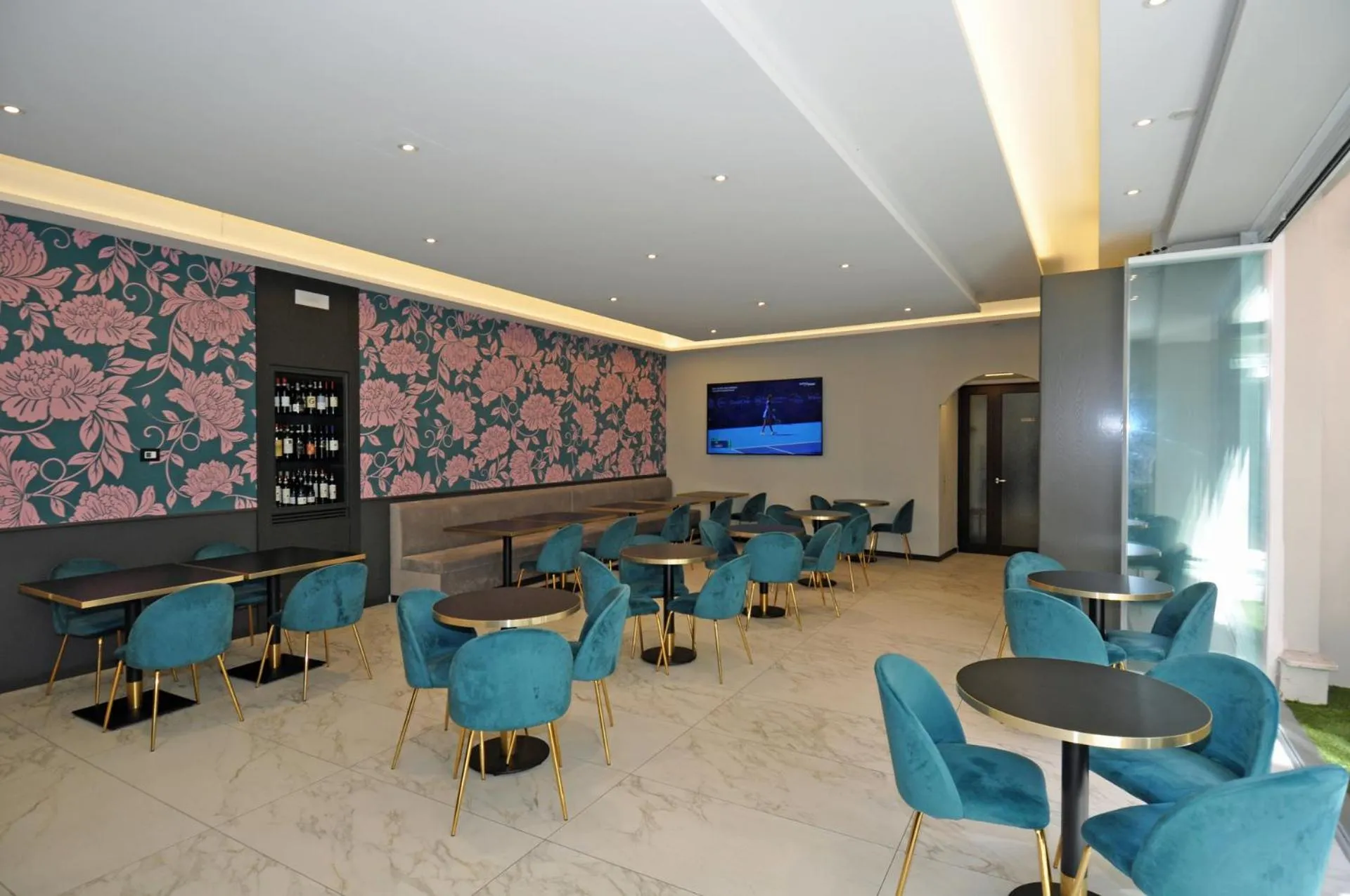 Restaurant/places to eat in Cavour 30TRE - Hotel Moderno