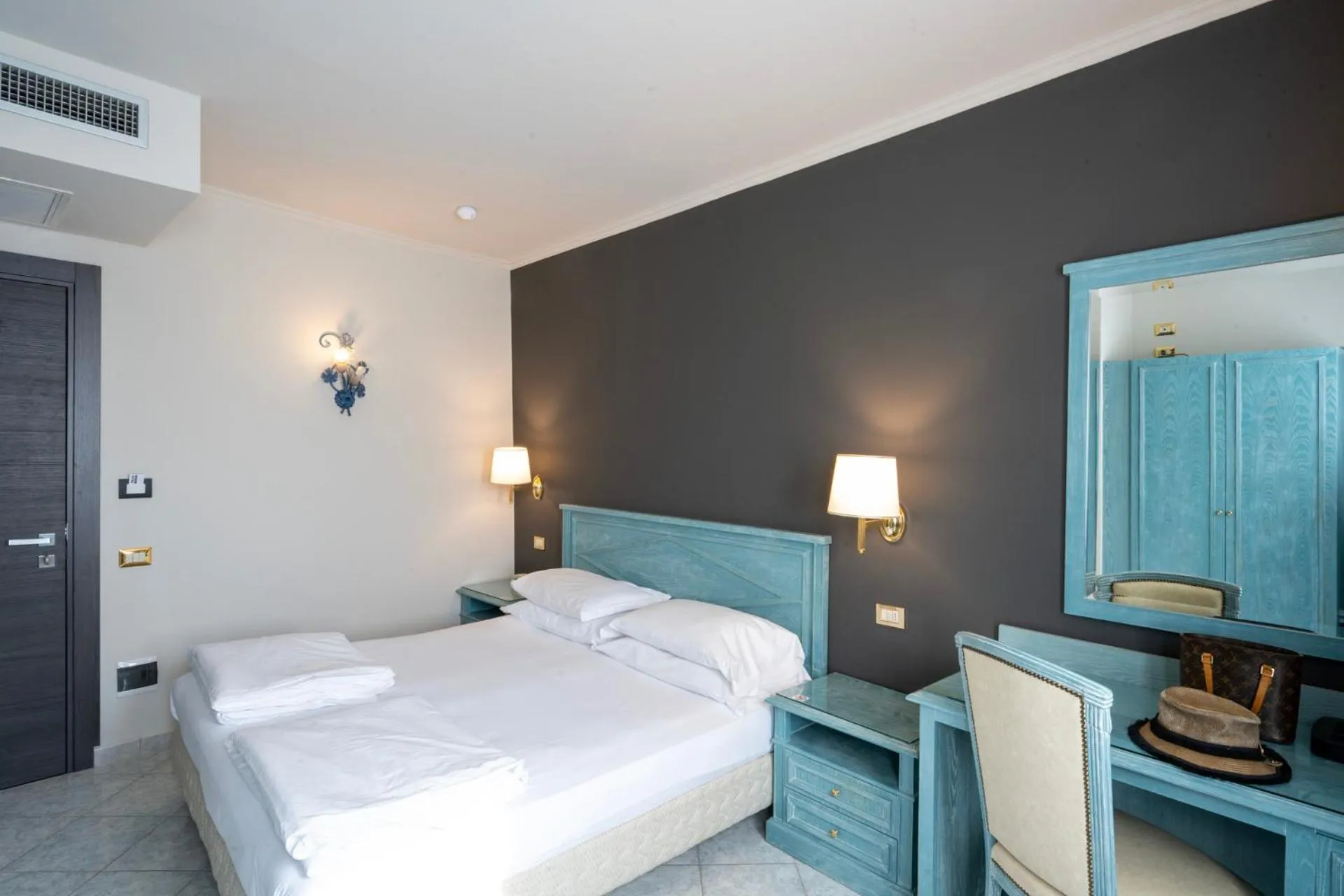 Photo of the whole room, Bed in Cavour 30TRE - Hotel Moderno