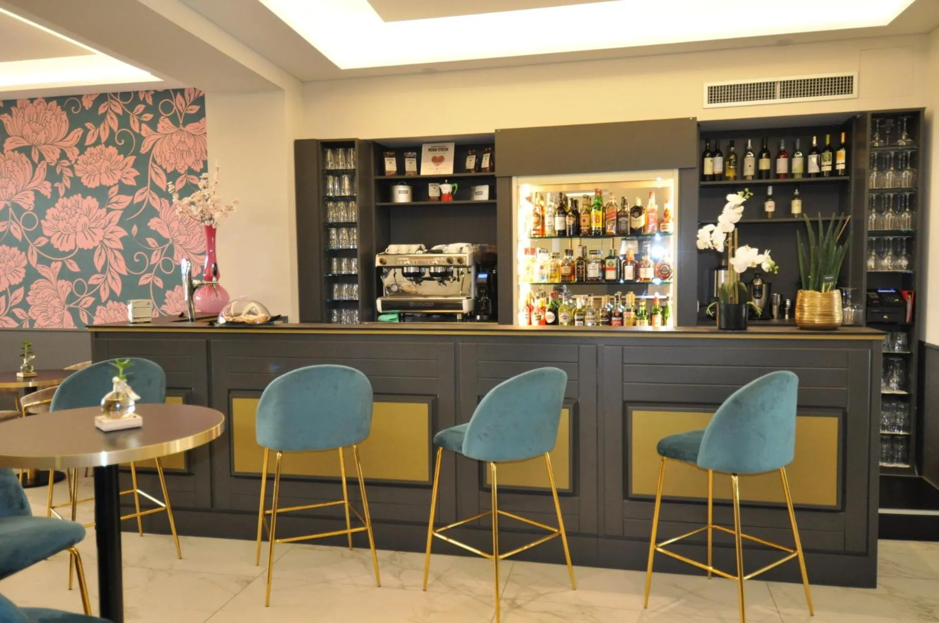 Lounge or bar in Cavour 30TRE - Hotel Moderno