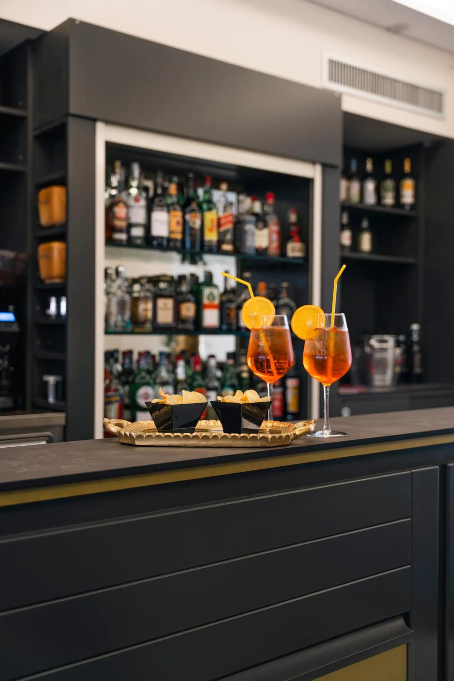 Lounge or bar in Cavour 30TRE - Hotel Moderno
