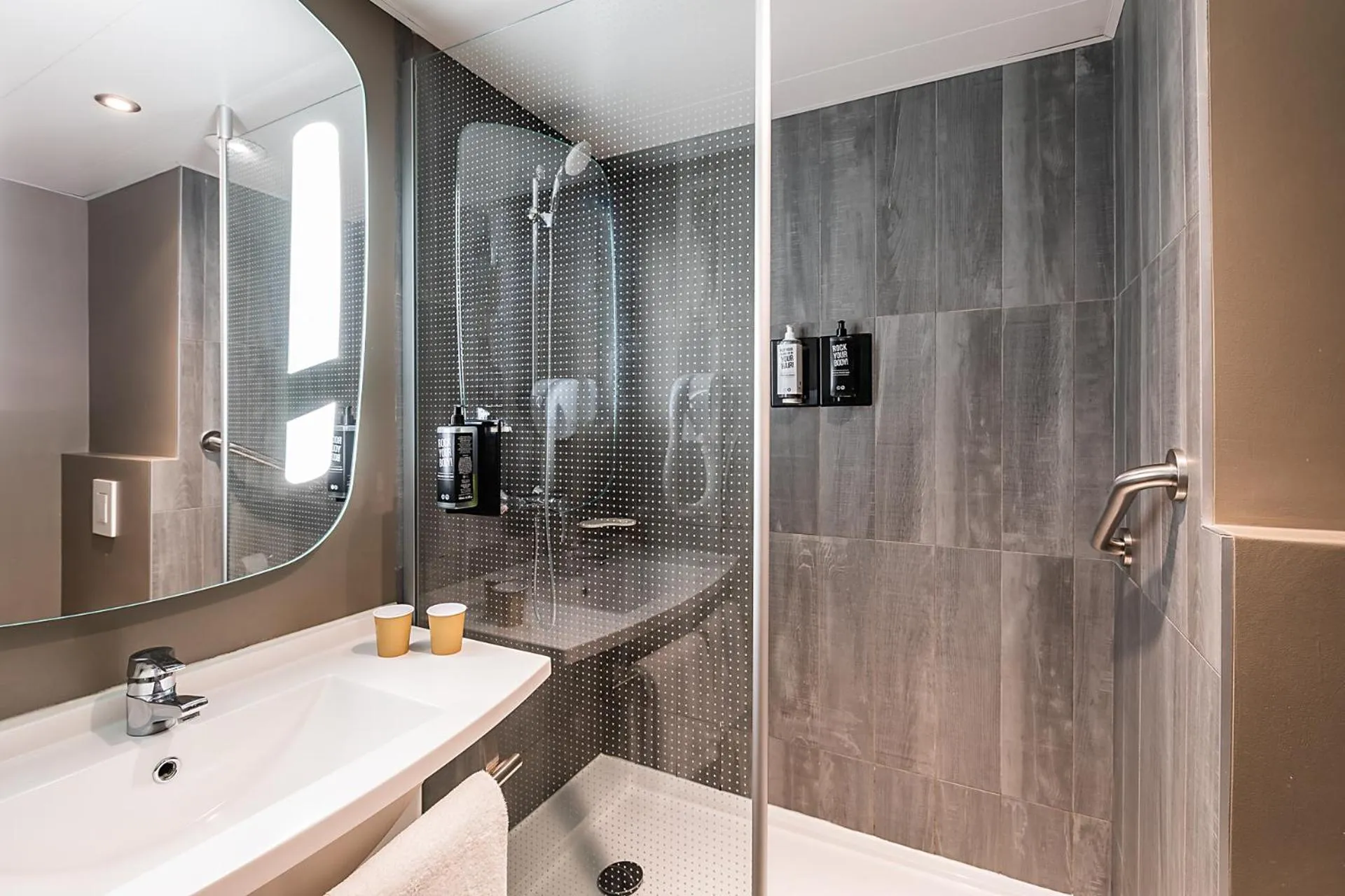 Shower in Hotel ibis Lisboa Liberdade