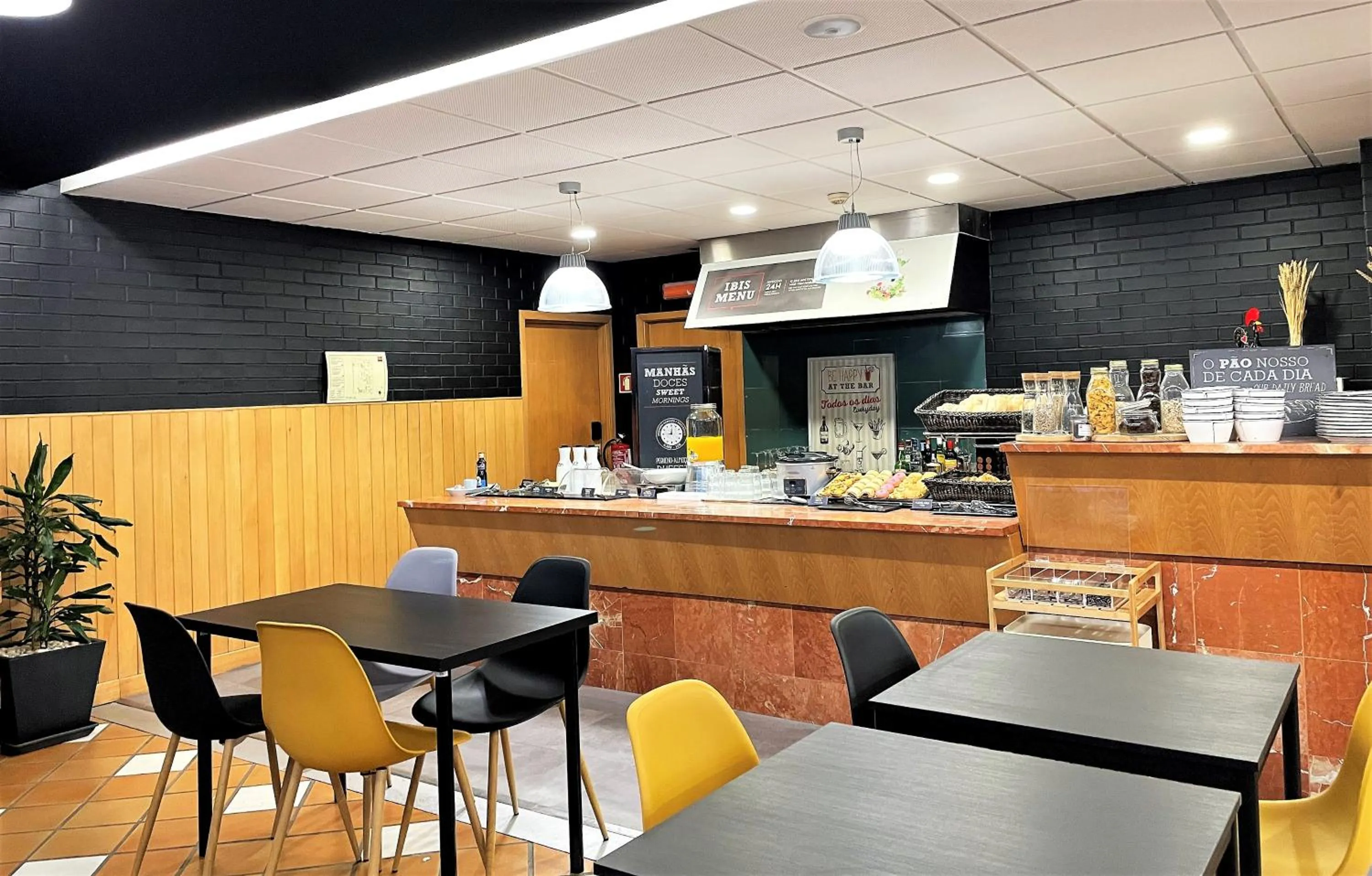 Buffet breakfast in Hotel ibis Leiria Fatima