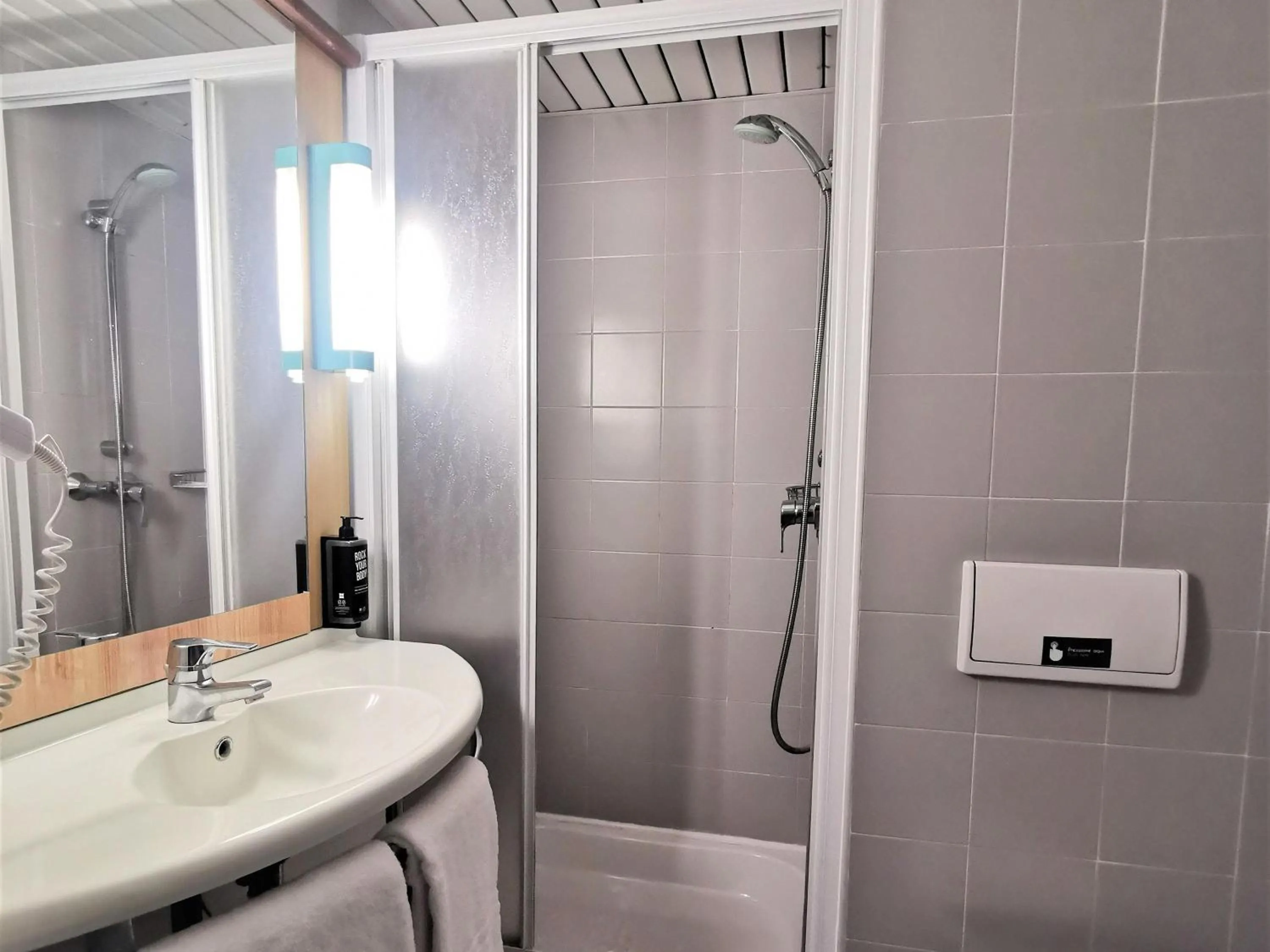 Bedroom in Hotel ibis Leiria Fatima