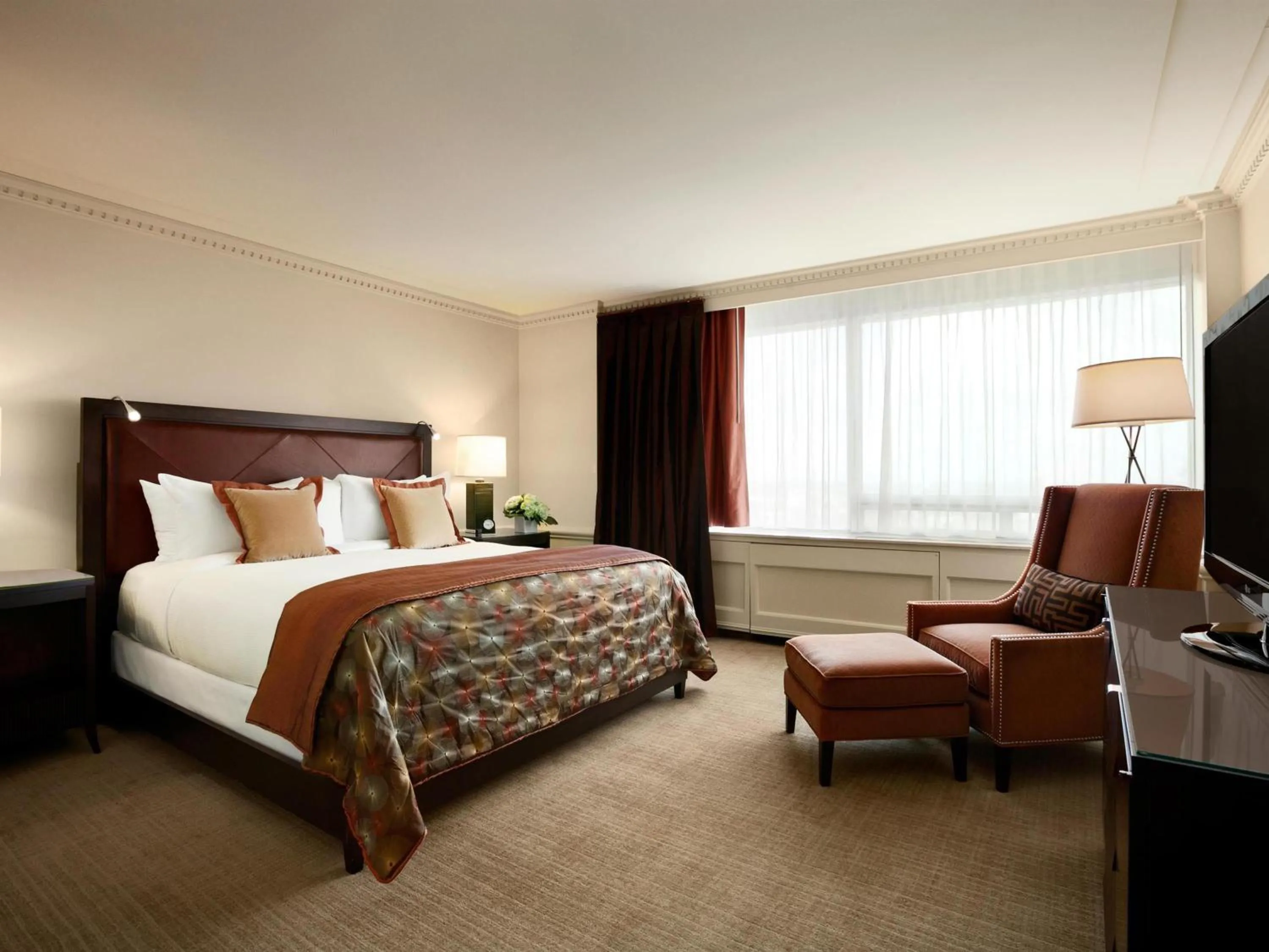 Bedroom, Bed in Fairmont Winnipeg